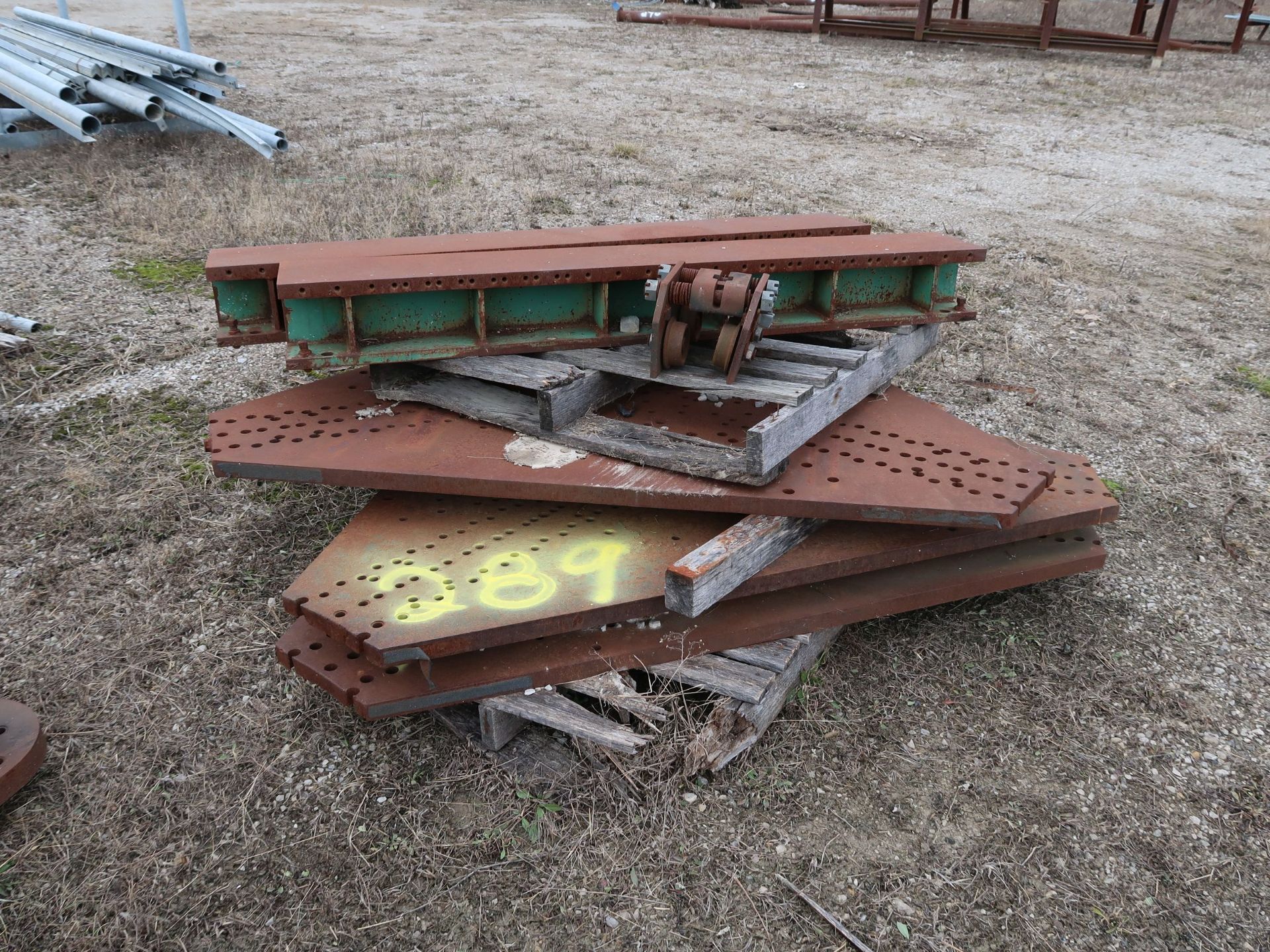 (LOT) TAILSTOCK FIXTURE PLATES WITH MISCELLANEOUS SCRAP STEEL *LOT COLOR YELLOW* - Image 2 of 2