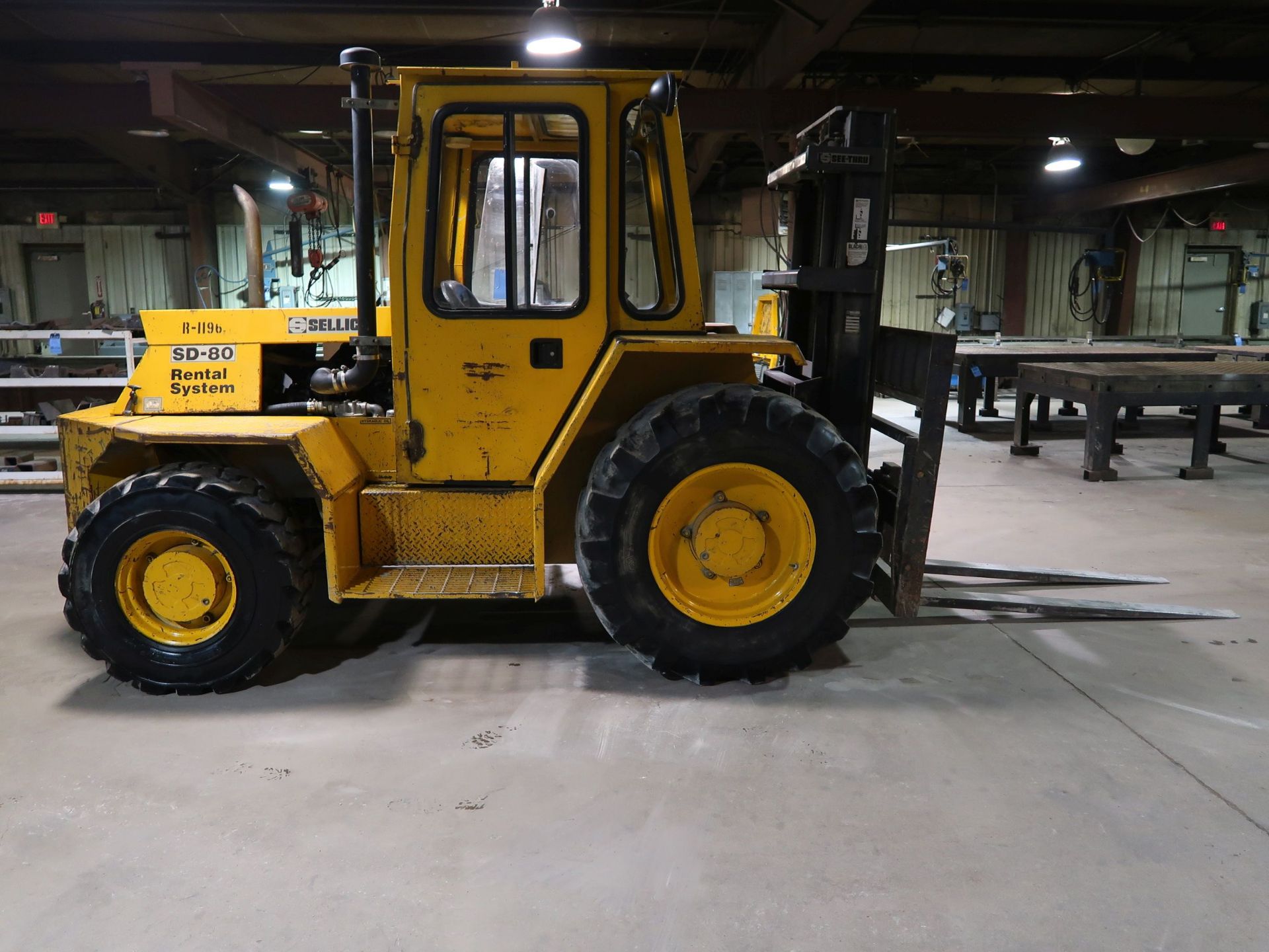 8,000 LB. SELLICK MODEL SD-80 PNEUMATIC TIRE THREE-STAGE MAST LIFT TRUCK; S/N 2685605832, WITH - Image 4 of 10