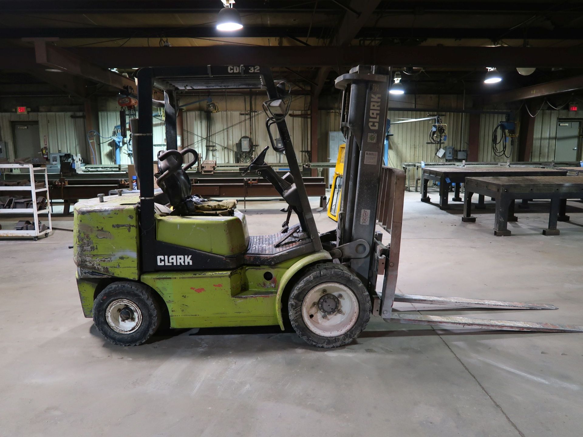 6,000 LB. CLARK MODEL CGP32 DIESEL POWERED SOLID TIRE TWO-STAGE LIFT TRUCK; S/N P365D-0748-9527FB, - Image 4 of 11