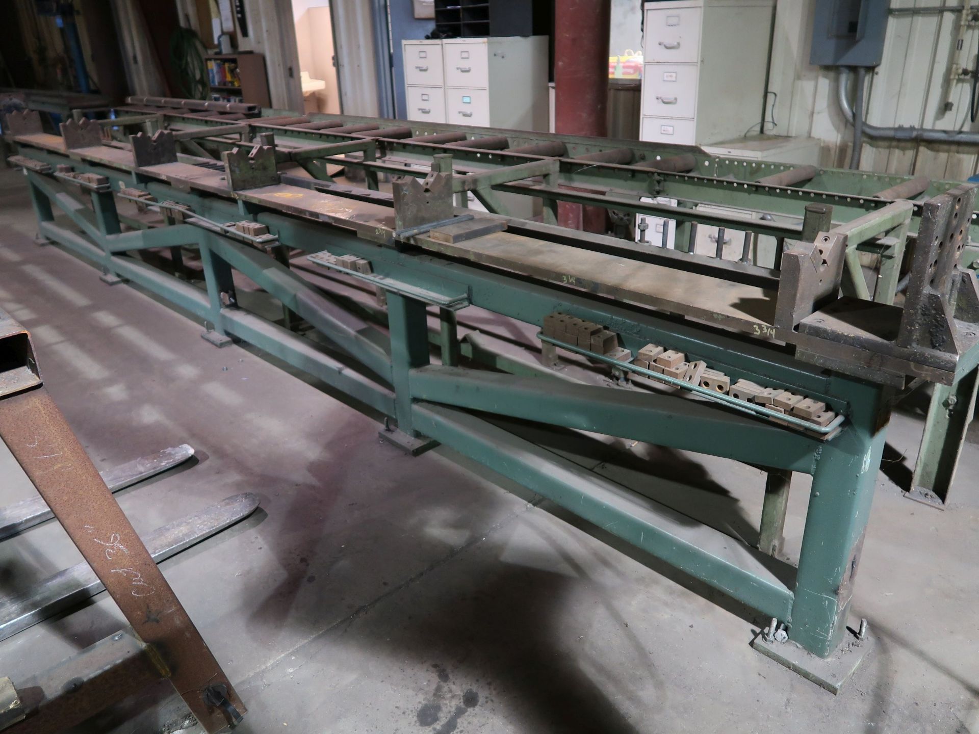8" X 21' X 22" HIGH STATIONARY WELDING FIXTURE STAND WITH (6) V-SHAPED FIXTURES - Image 2 of 3