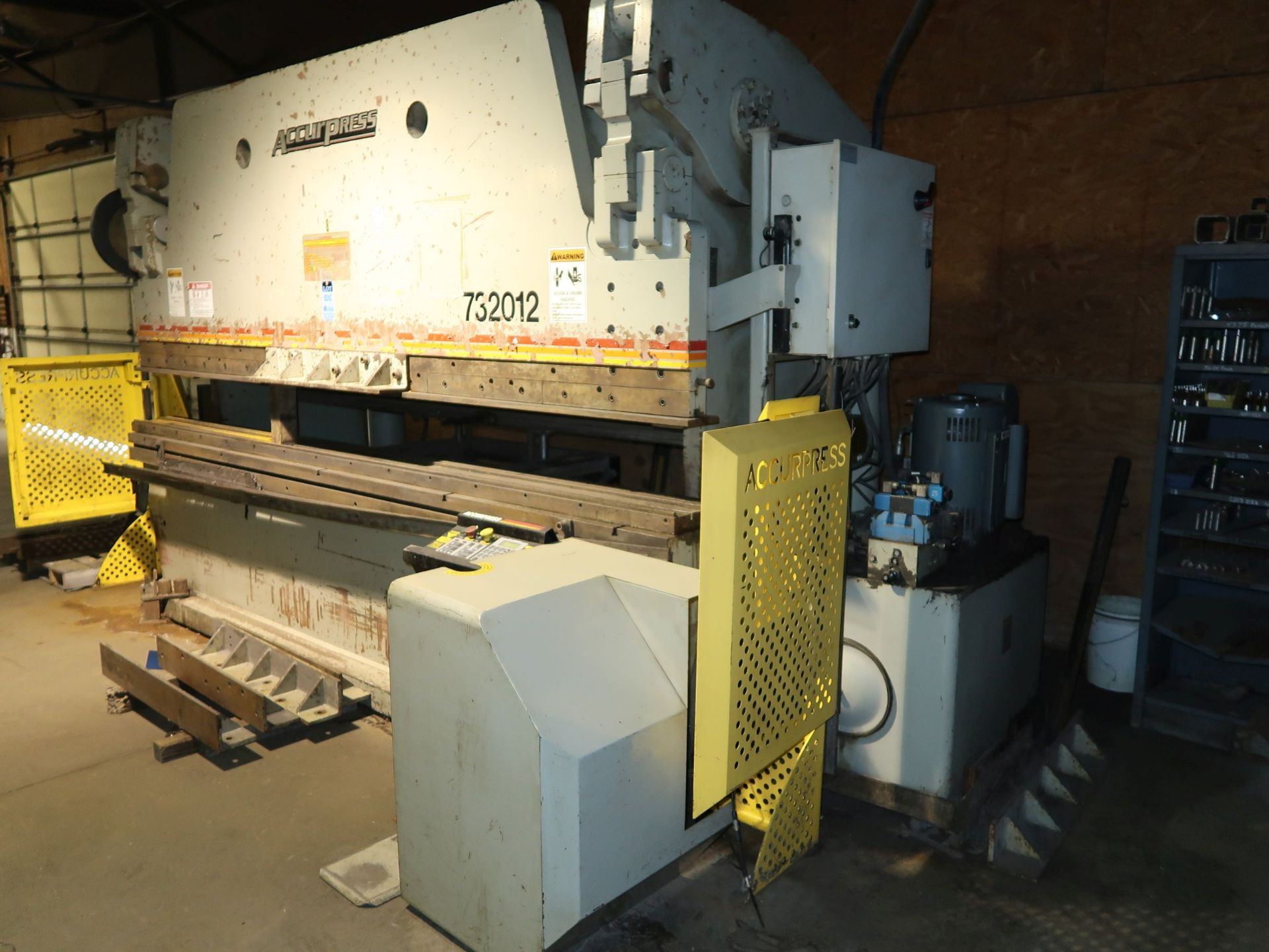 320 TON X 12' ACCURPRESS MODEL 732012 HYDRAULIC PRESS BRAKE; S/N 5847 - Image 2 of 13