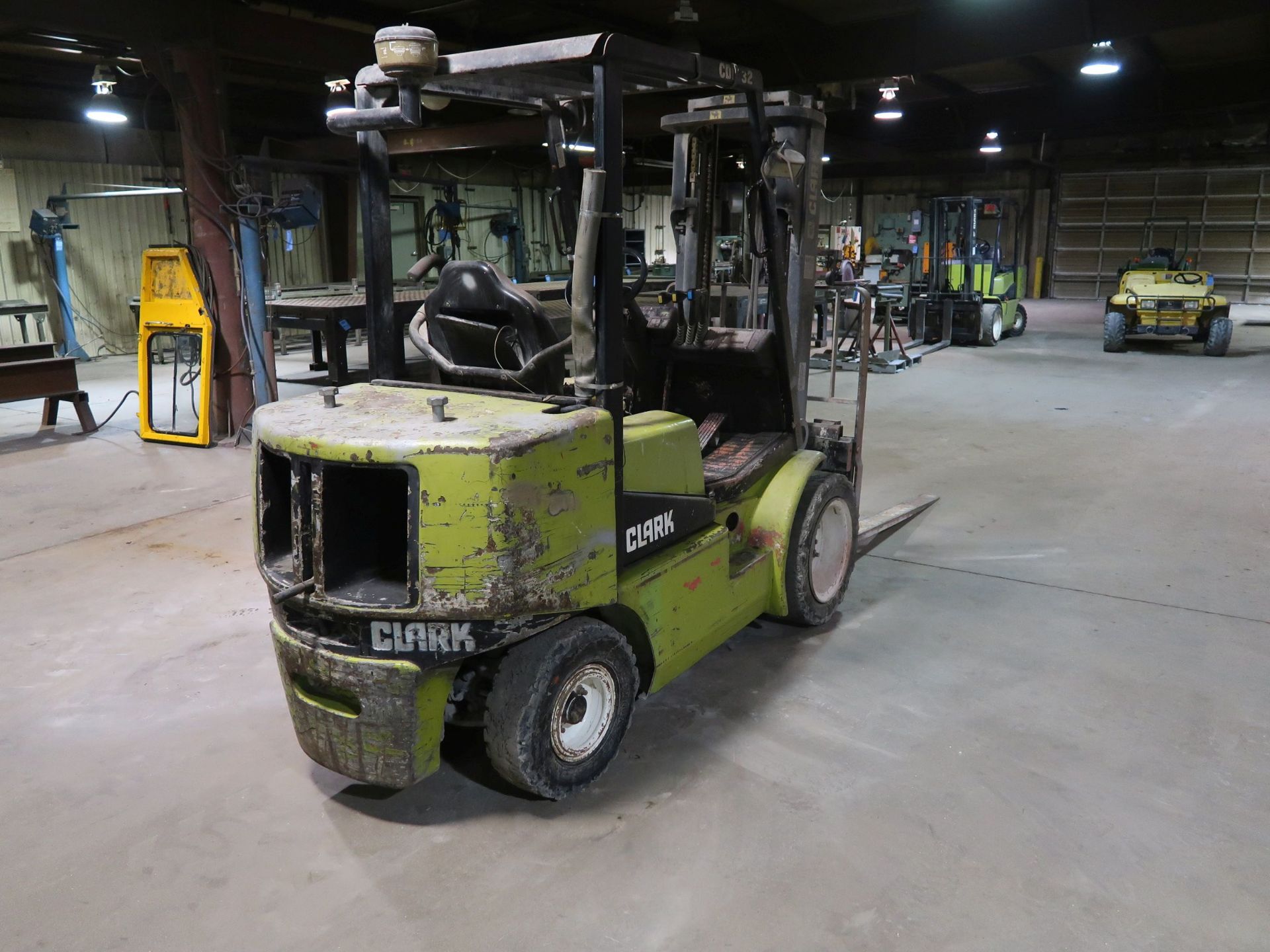 6,000 LB. CLARK MODEL CGP32 DIESEL POWERED SOLID TIRE TWO-STAGE LIFT TRUCK; S/N P365D-0748-9527FB, - Image 5 of 11