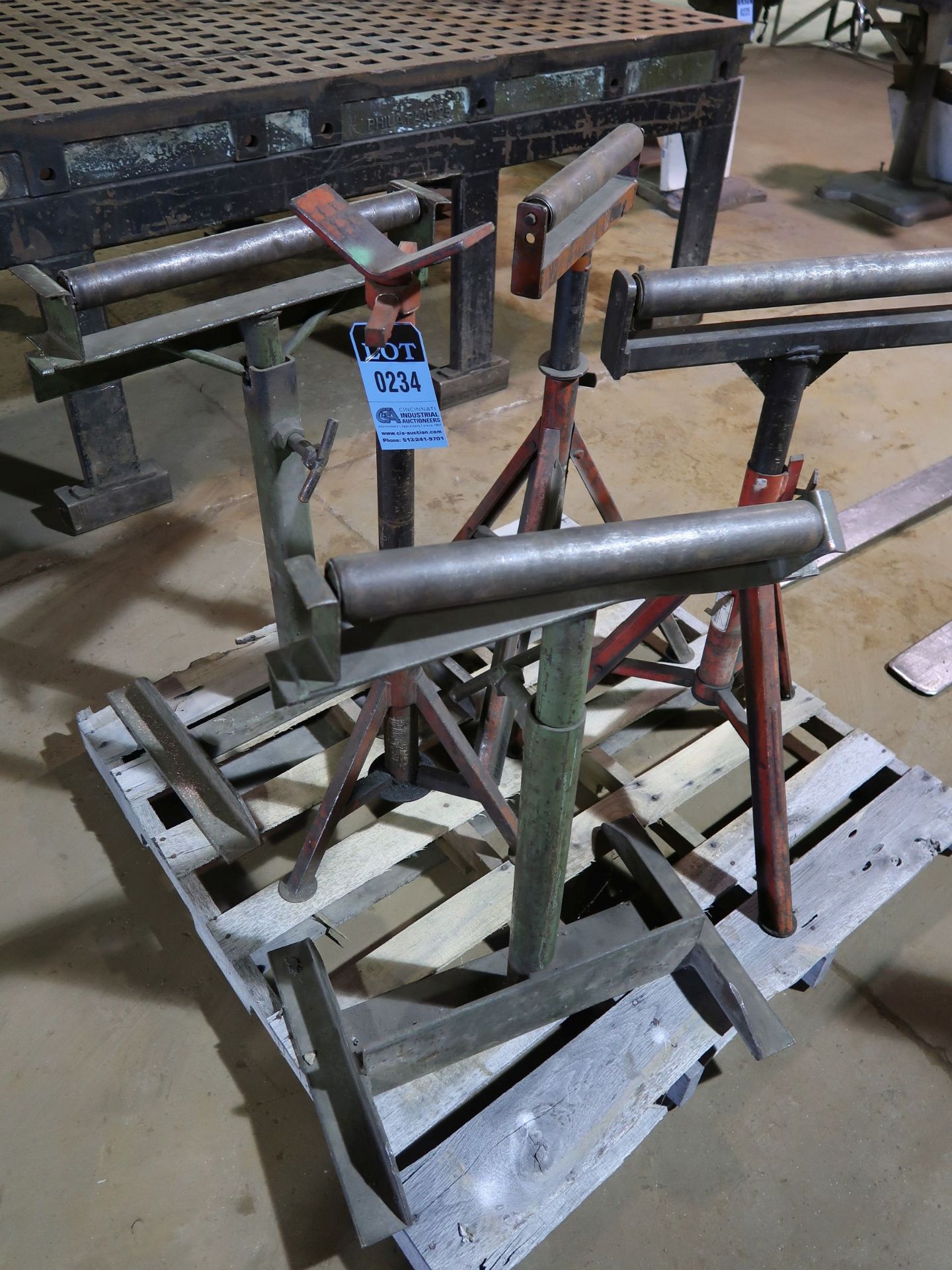 (LOT) MISCELLANEOUS ROLLER AND PIPE STANDS