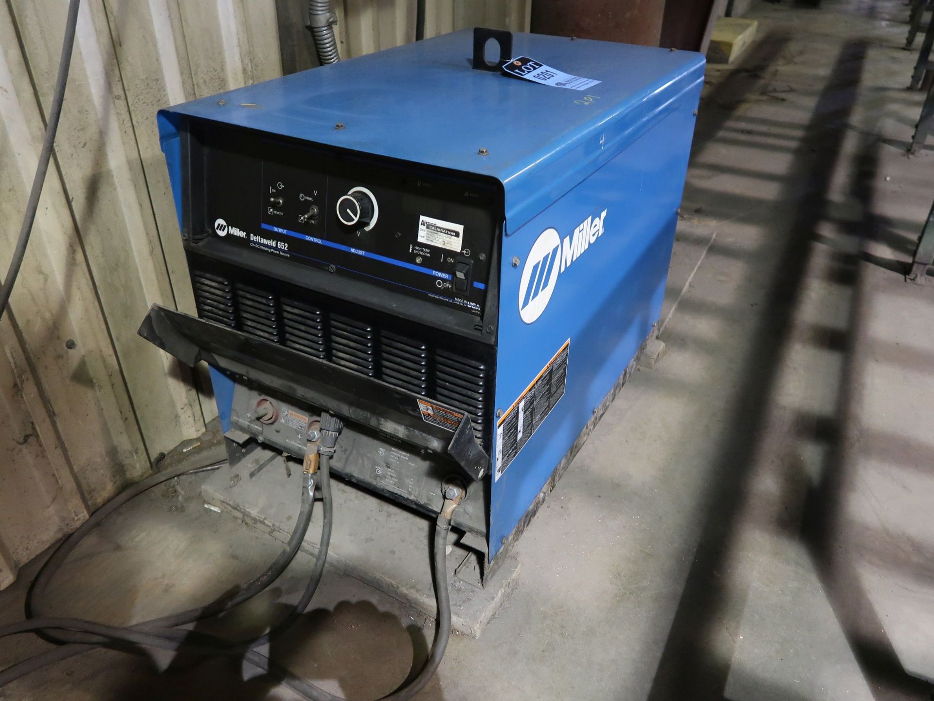 650 AMP MILLER MODEL DELTAWELD 652 CV-DC WELDING POWER SOURCE; S/N LE436122, WITH 12' MILLER FLOOR