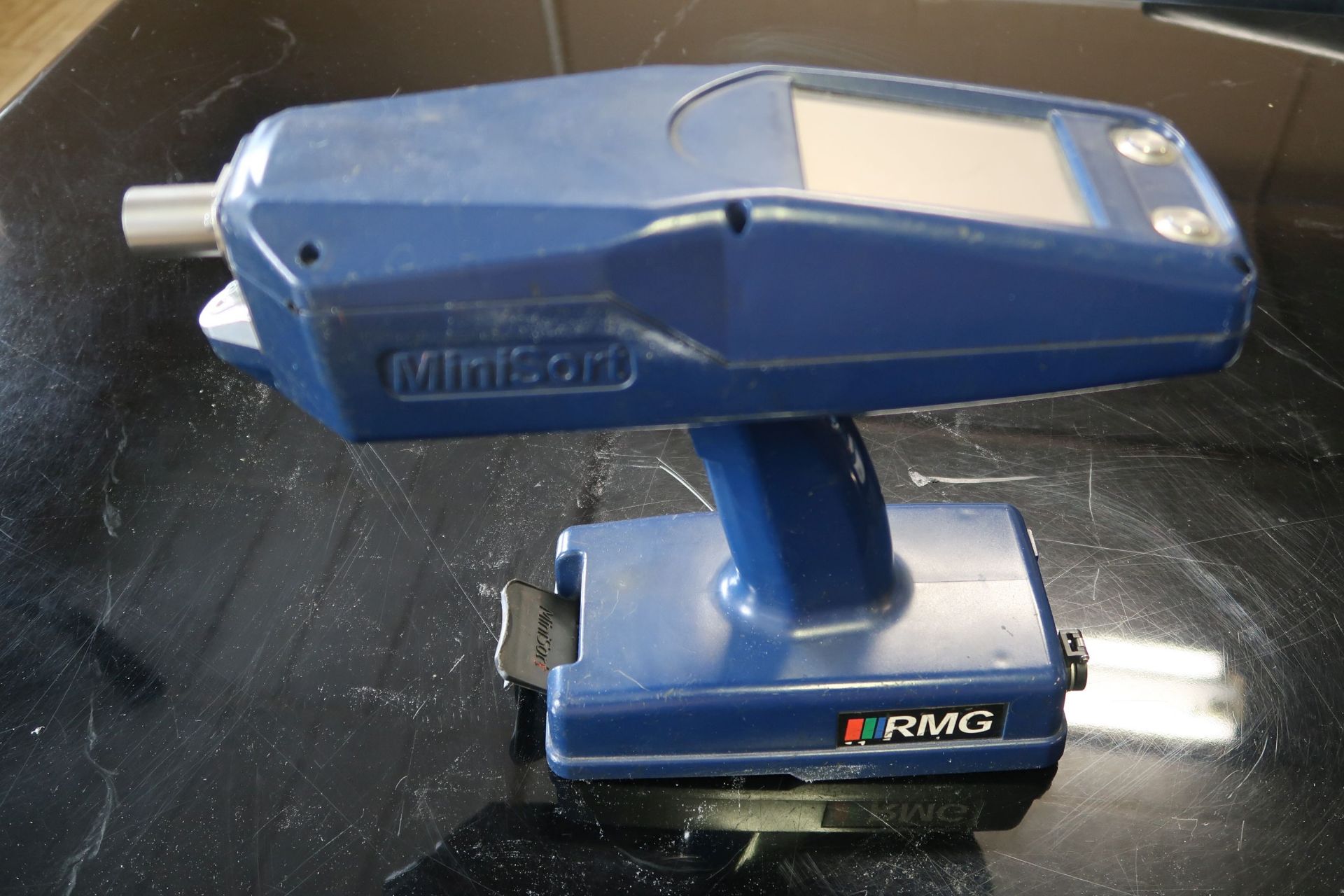 RMG TECH MINISORT 2391 SPECTROMETER WITH CHARGING STATION AND (2) BATTERIES (NEW 2001) - Image 2 of 5