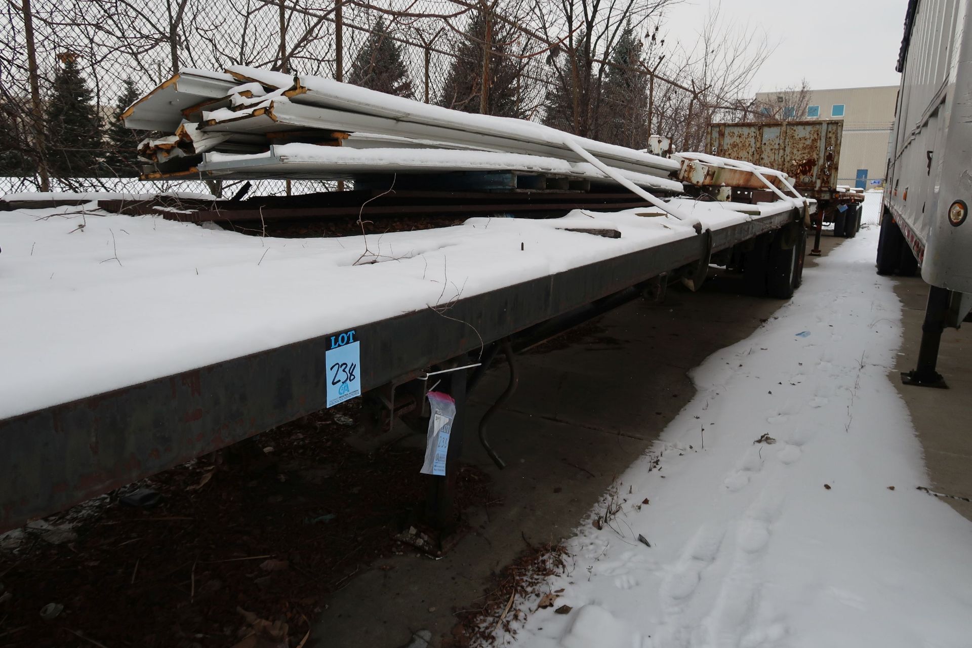 48' FRUEHAUF MODEL PB-F2-48 TANDEM AXLE FLATBED TRAILER; VIN # 4P0482XDF066505, 30,000 LB. - Image 2 of 3