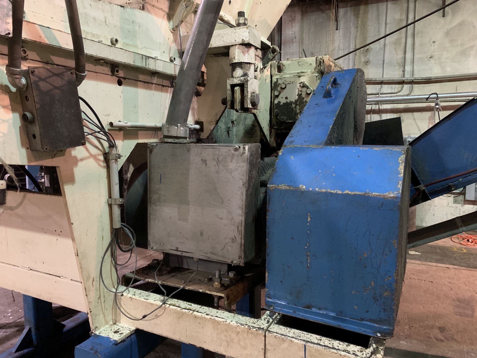 150-HP VECOPLAN MODEL RG52/150/SPK-FF SINGLE SHAFT SHREDDER; S/N 8571010, FILM AND FIBER ROTOR, - Image 3 of 17