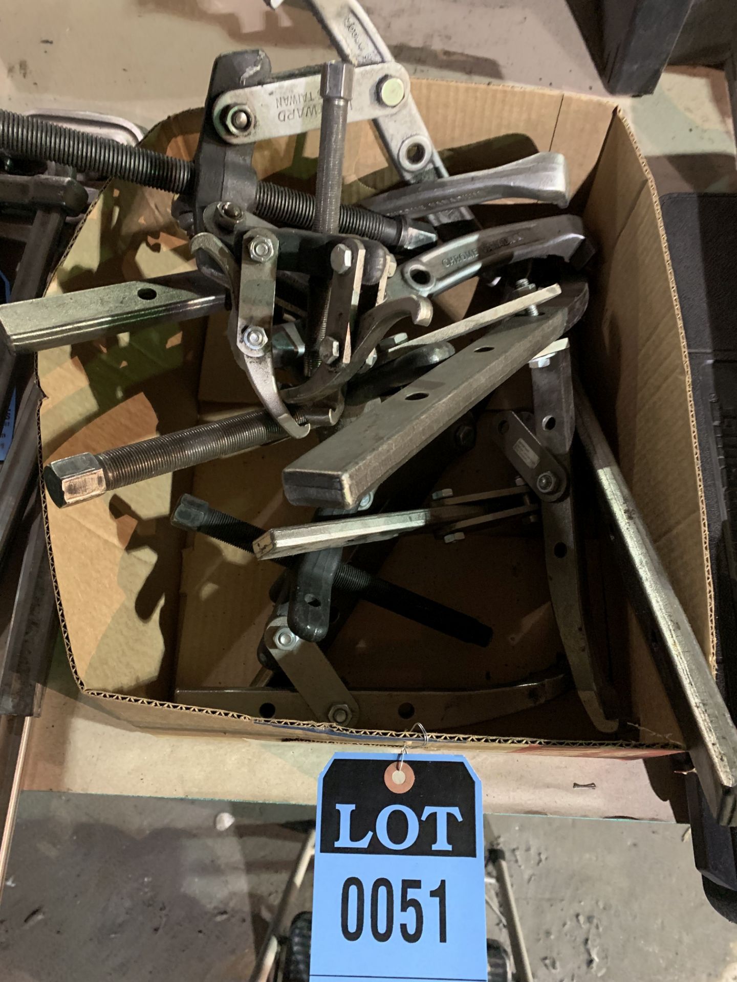 (LOT) GEAR PULLERS **LOCATED AT 111 W. WESTCOTT WAY**