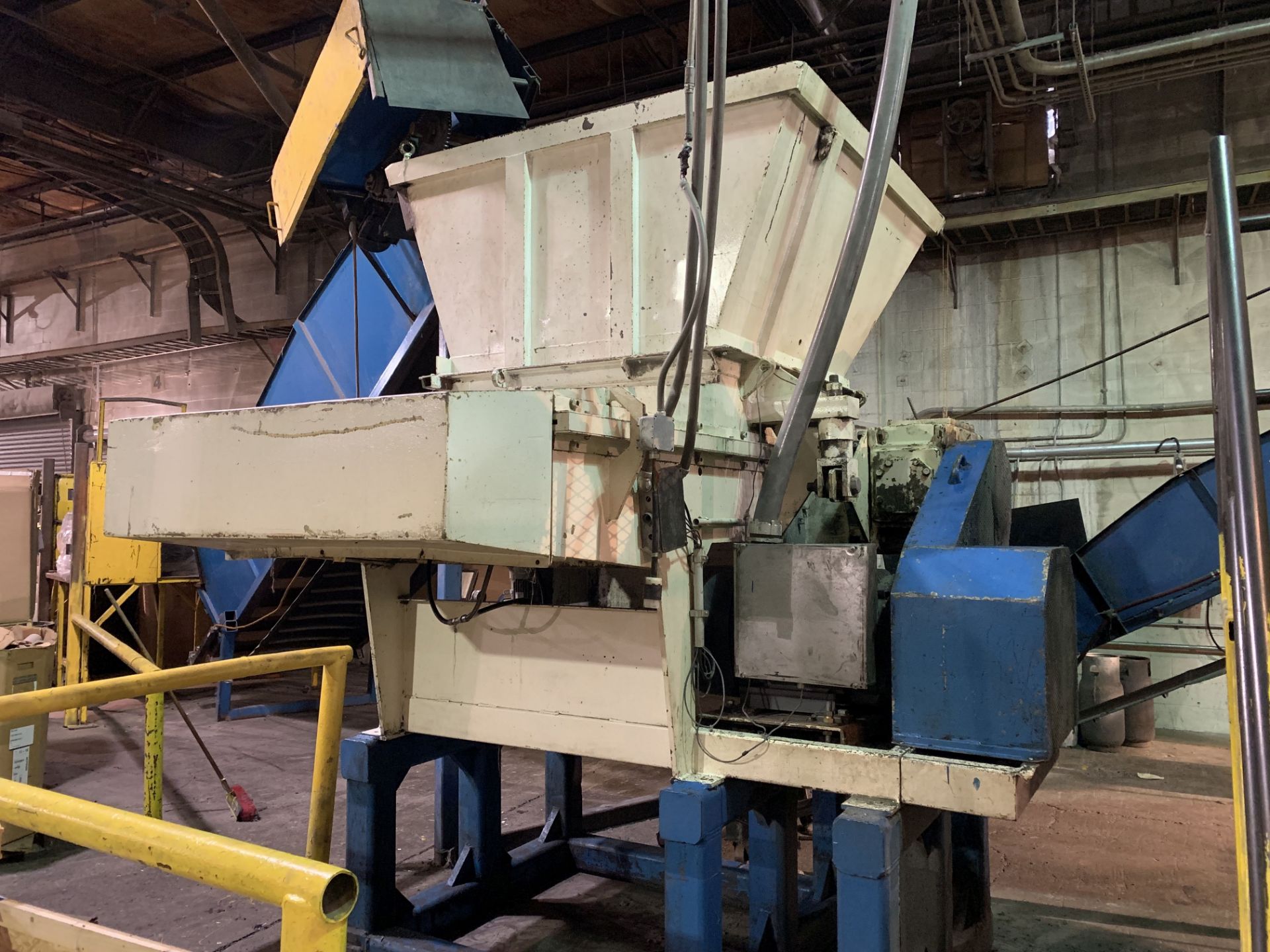 150-HP VECOPLAN MODEL RG52/150/SPK-FF SINGLE SHAFT SHREDDER; S/N 8571010, FILM AND FIBER ROTOR, - Image 2 of 17