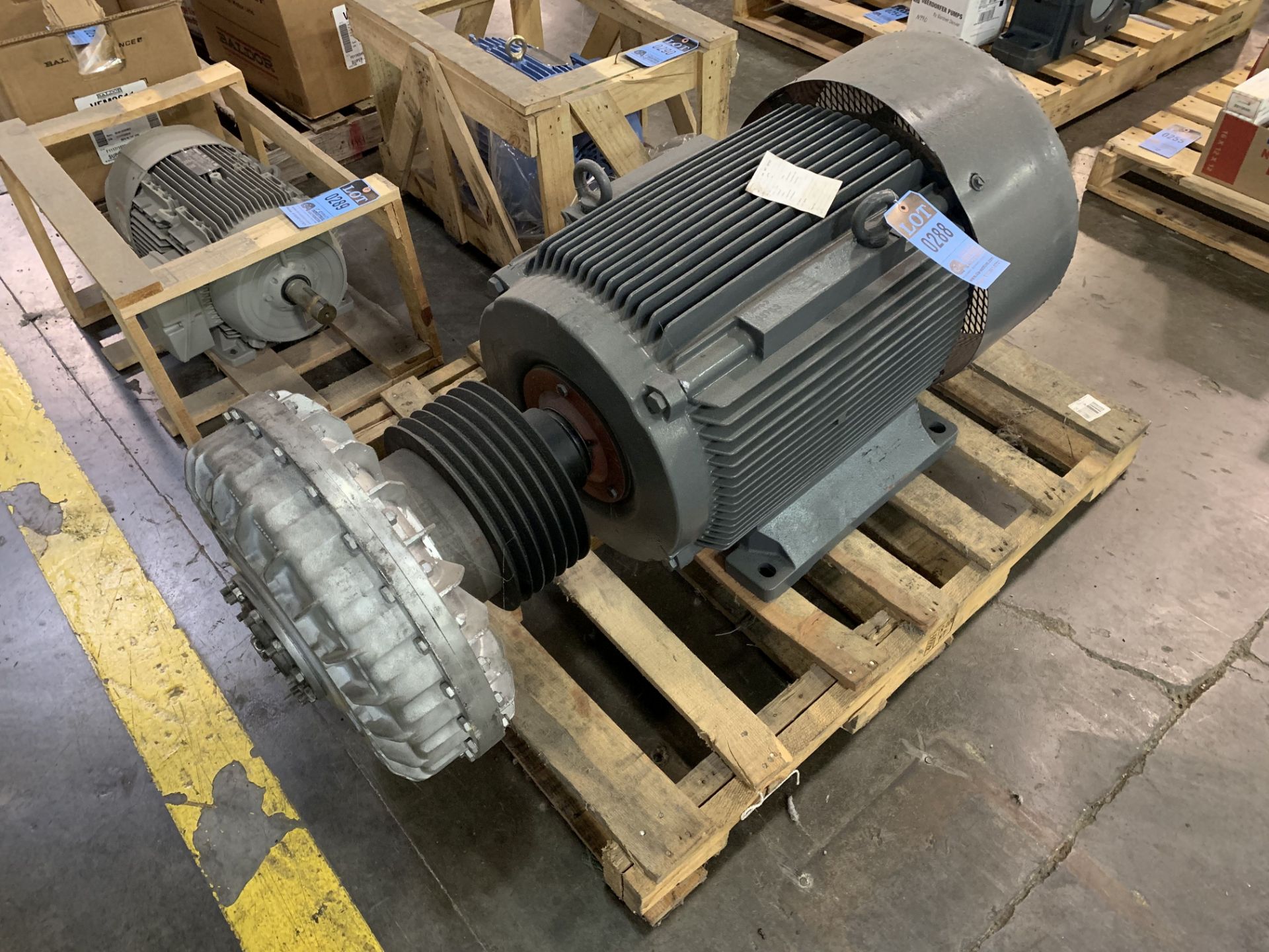 150 HP CD (GERMAN MADE) ELECTRIC MOTOR WITH ATTACHED PULLEY / CONVERTER - SPARE FOR VECOPLAN - Image 2 of 5