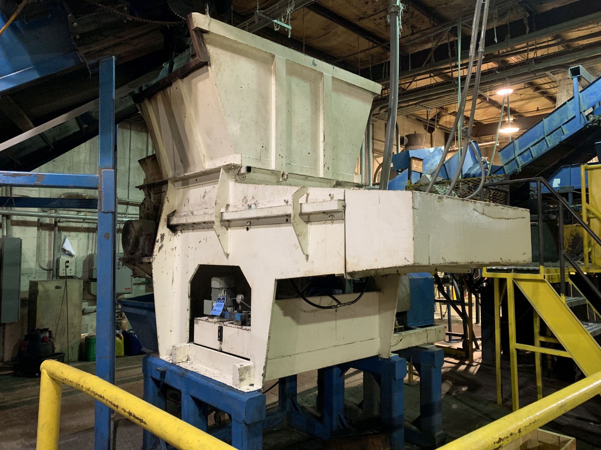 150-HP VECOPLAN MODEL RG52/150/SPK-FF SINGLE SHAFT SHREDDER; S/N 8571010, FILM AND FIBER ROTOR,