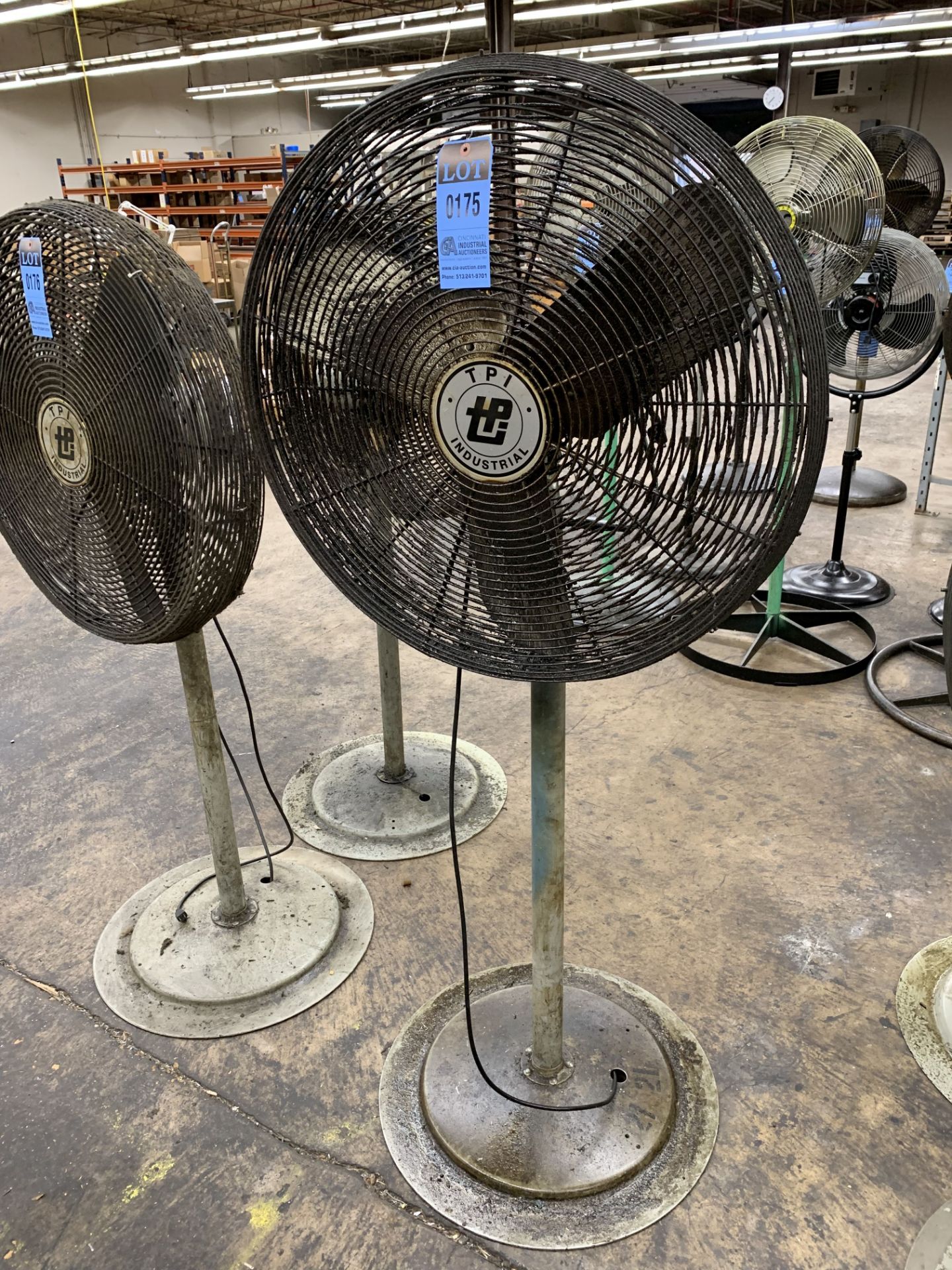 30" DIAMETER INDUSTRIAL DUTY HIGH VELOCITY PEDESTAL AIR CIRCULATOR