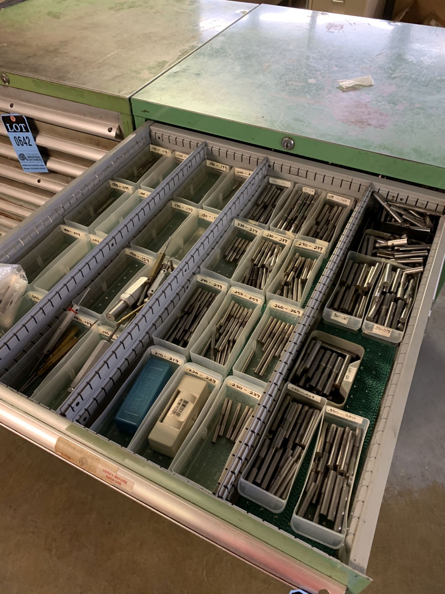 10-DRAWER VIDMAR CABINET WITH THREAD AND PLUG GAGES - Image 2 of 10