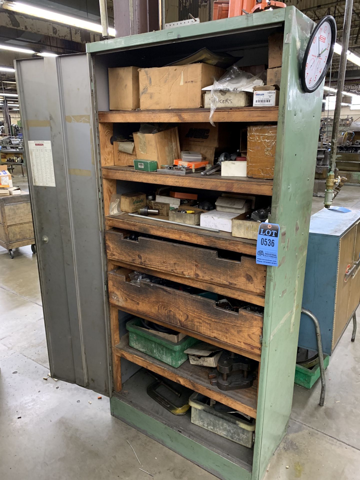 (LOT) MISCELLANEOUS TOOLING AND CABINET