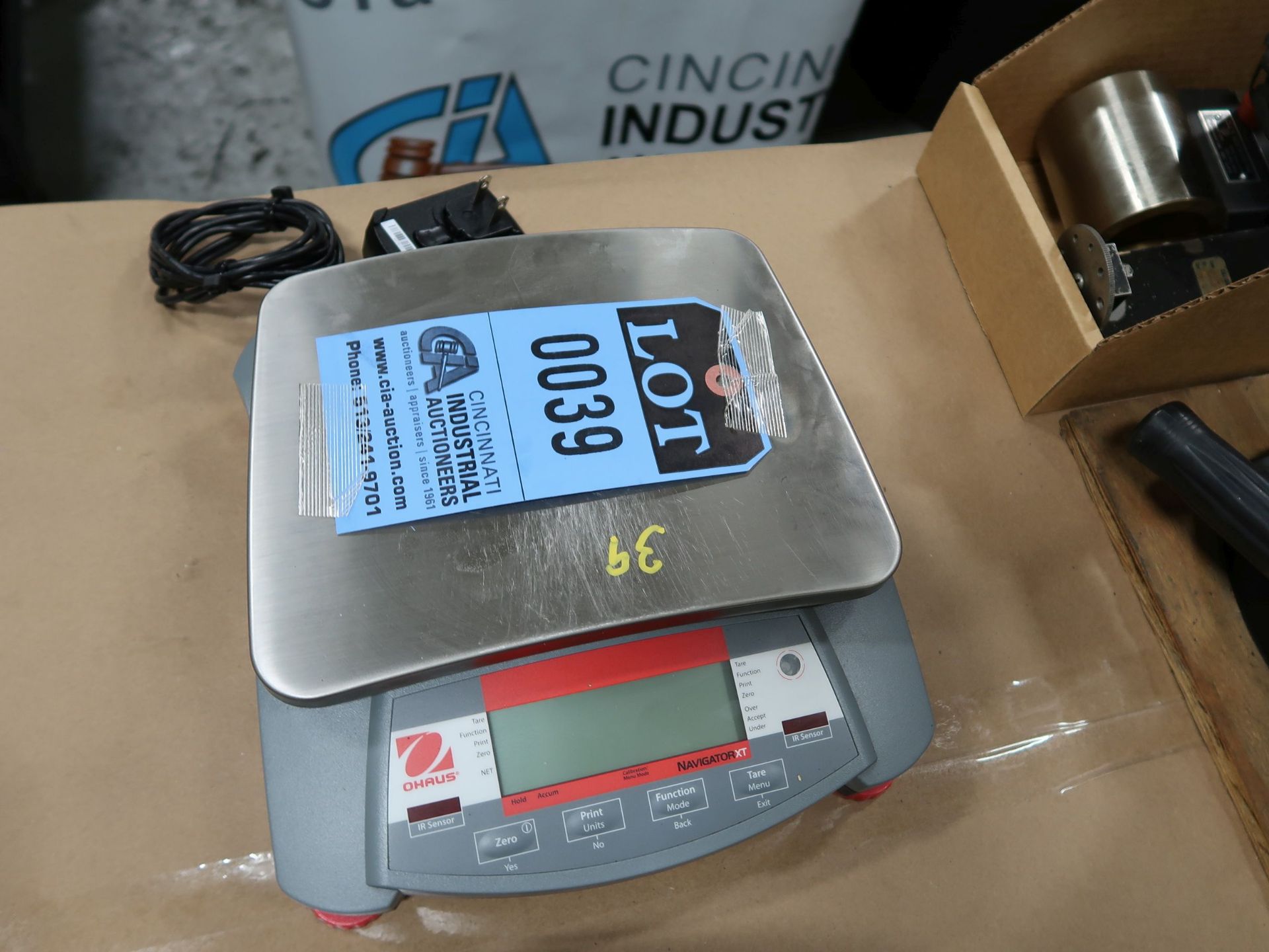 1,500 GRAM OHAUS DIGITAL SCALE