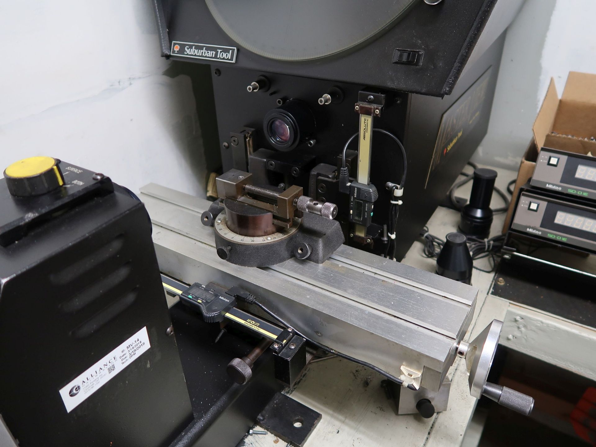 14" SUBURBAN TOOL MASTER VIEW OPTICAL COMPARATOR WITH (2) MITUTOYO DS-D1E DRO - Image 3 of 4