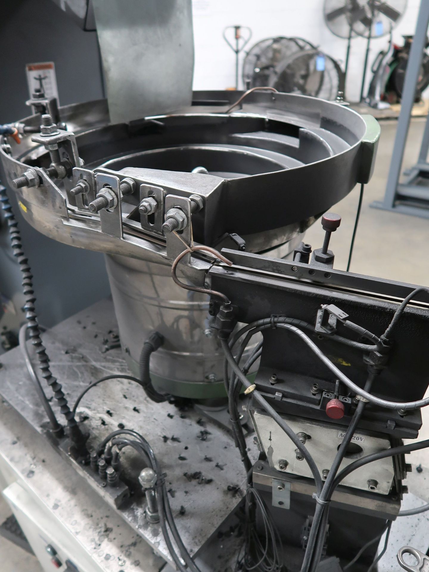 ACCUVISION TECHNOLOGY MODEL AV-1605 CAMERA INSPECTION SYSTEM WITH (4) CAMERAS AND VIBRATORY BOWL; - Image 7 of 8