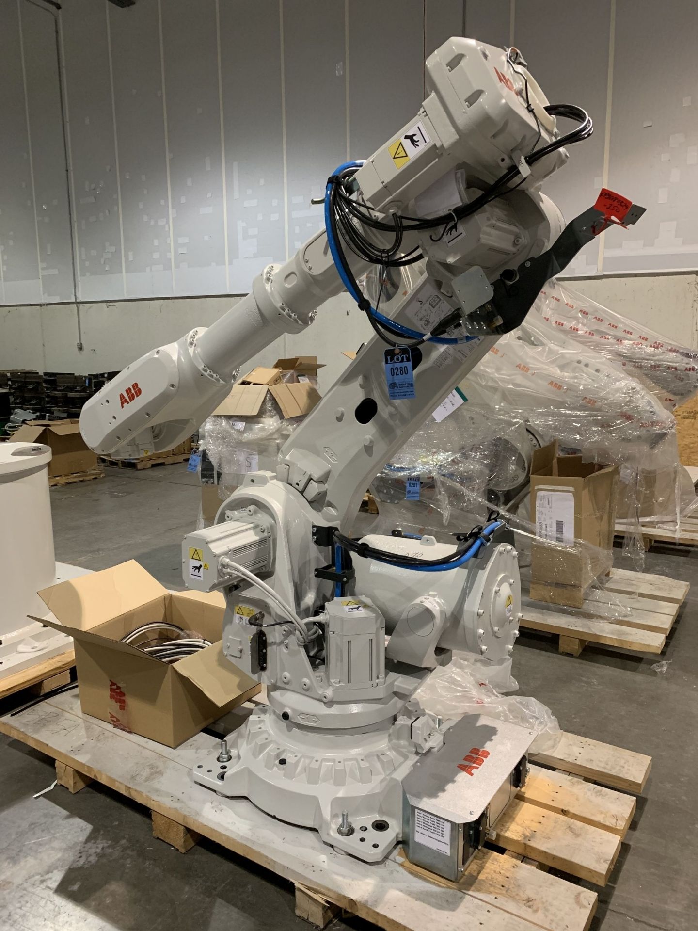 ABB IRB 6700-150/3.20 SIX-AXIS PEDESTAL TYPE ROBOT; S/N 800135, UNIT #5, 150 KG LOAD CAPACITY, 3.2 - Image 4 of 18