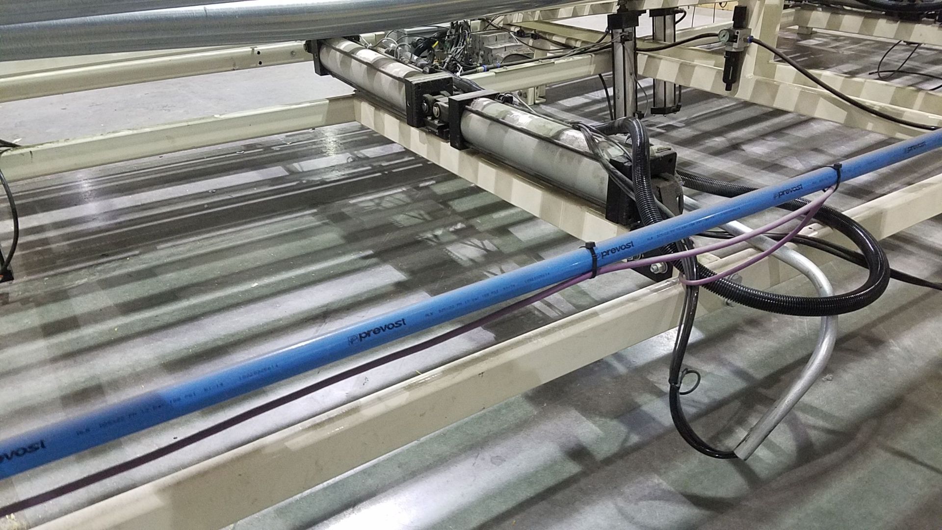 84" WIDE X 104" LONG INCLINE PNEUMATIC ROLLER CONVEYOR - Image 2 of 2