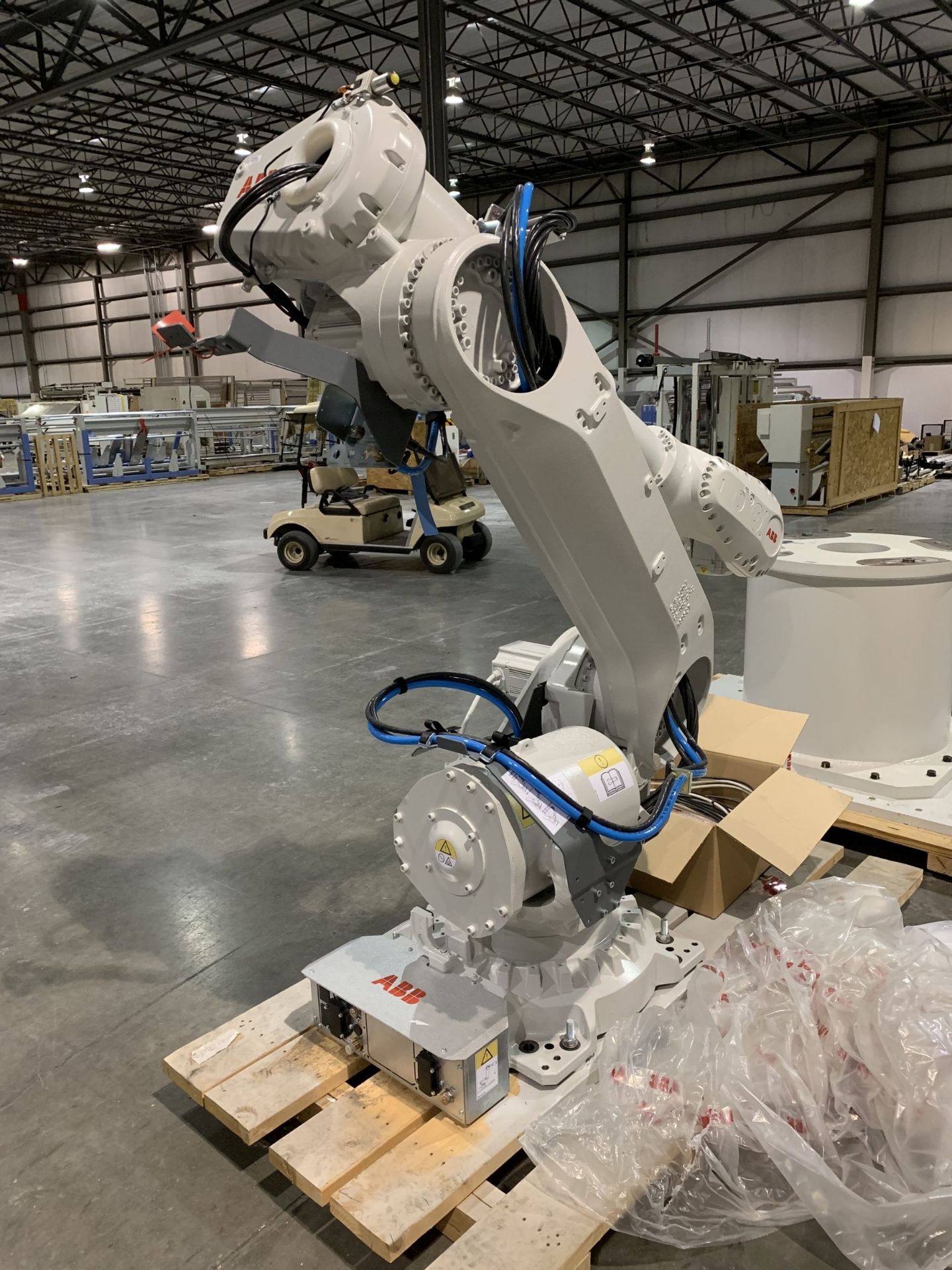 ABB IRB 6700-150/3.20 SIX-AXIS PEDESTAL TYPE ROBOT; S/N 800135, UNIT #5, 150 KG LOAD CAPACITY, 3.2 - Image 6 of 18