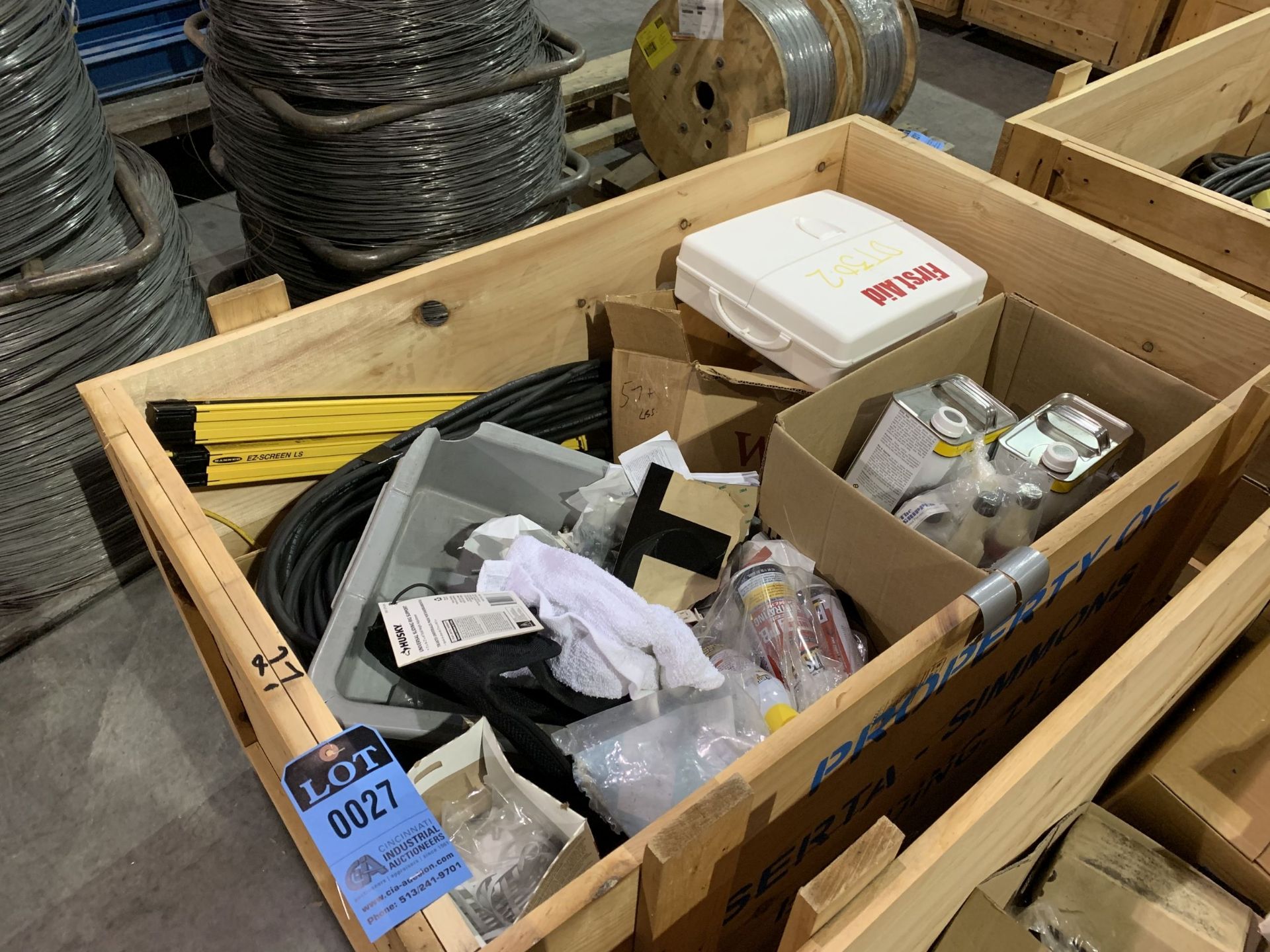 (LOT) CRATE WITH MAINTENANCE ITEMS