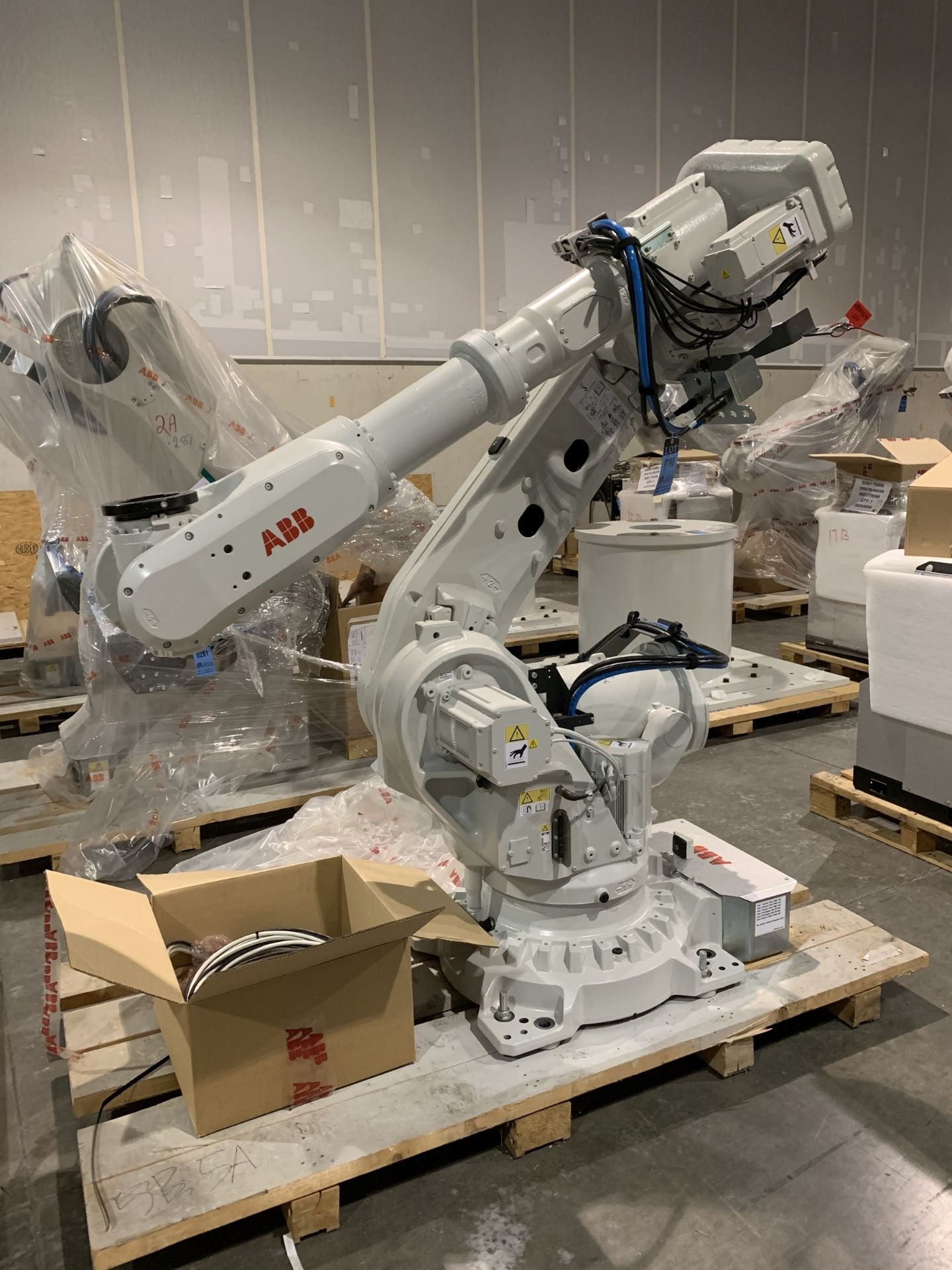 ABB IRB 6700-150/3.20 SIX-AXIS PEDESTAL TYPE ROBOT; S/N 800135, UNIT #5, 150 KG LOAD CAPACITY, 3.2 - Image 3 of 18