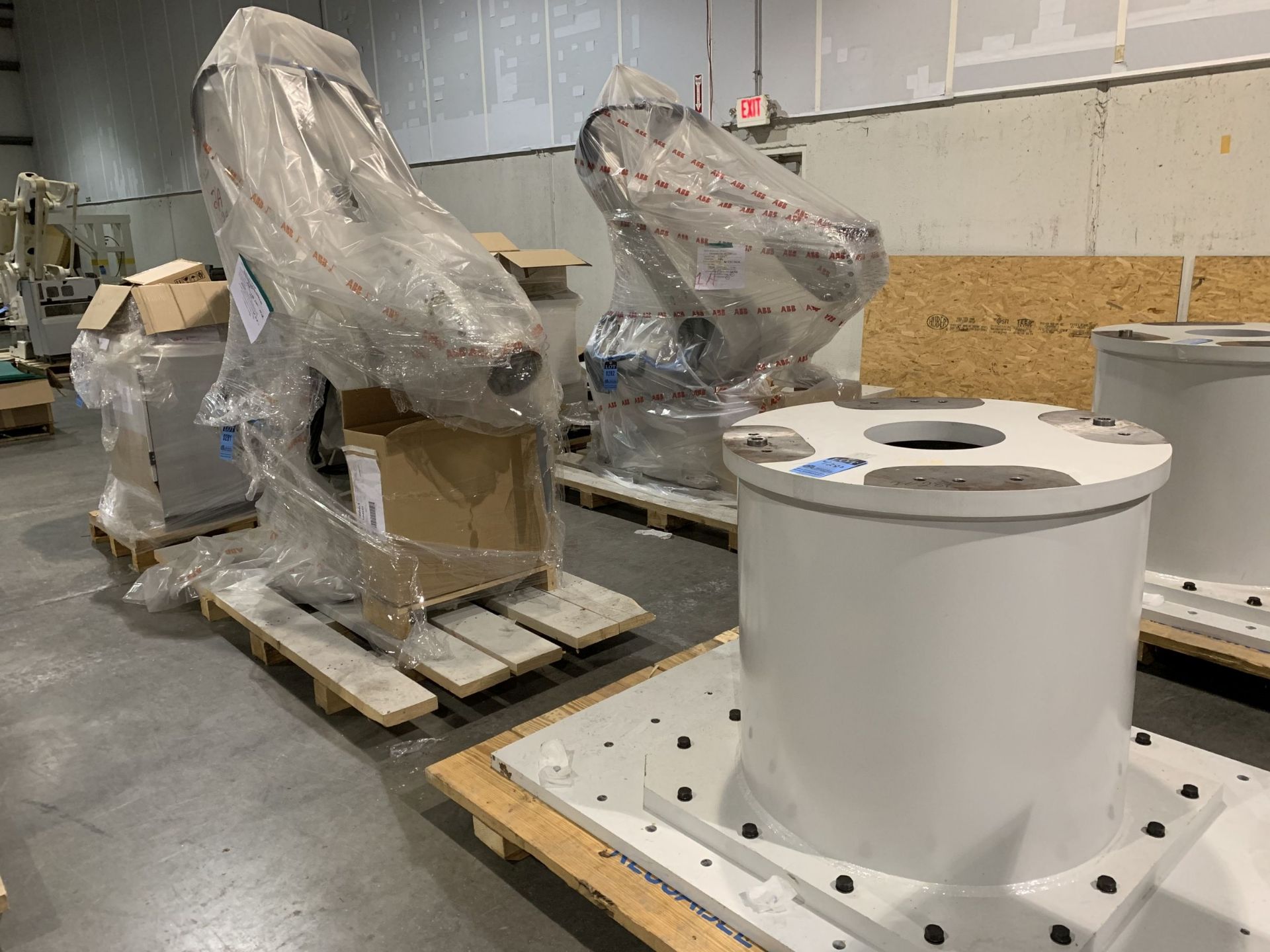 ABB IRB 6700-150/3.20 SIX-AXIS PEDESTAL TYPE ROBOT; S/N 104642, UNIT #2, 150 KG LOAD CAPACITY, 3.2 - Image 2 of 14