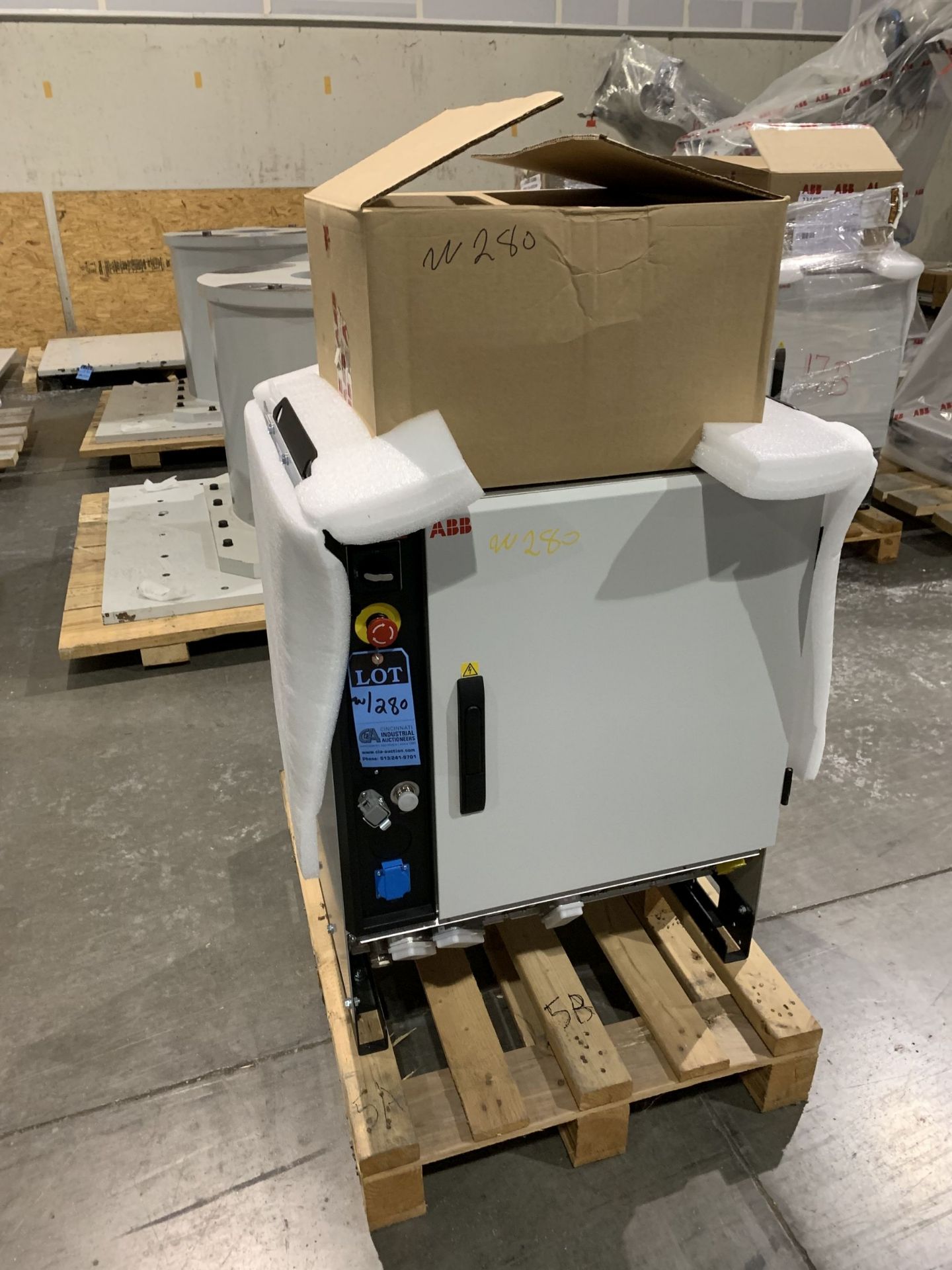 ABB IRB 6700-150/3.20 SIX-AXIS PEDESTAL TYPE ROBOT; S/N 800135, UNIT #5, 150 KG LOAD CAPACITY, 3.2 - Image 13 of 18