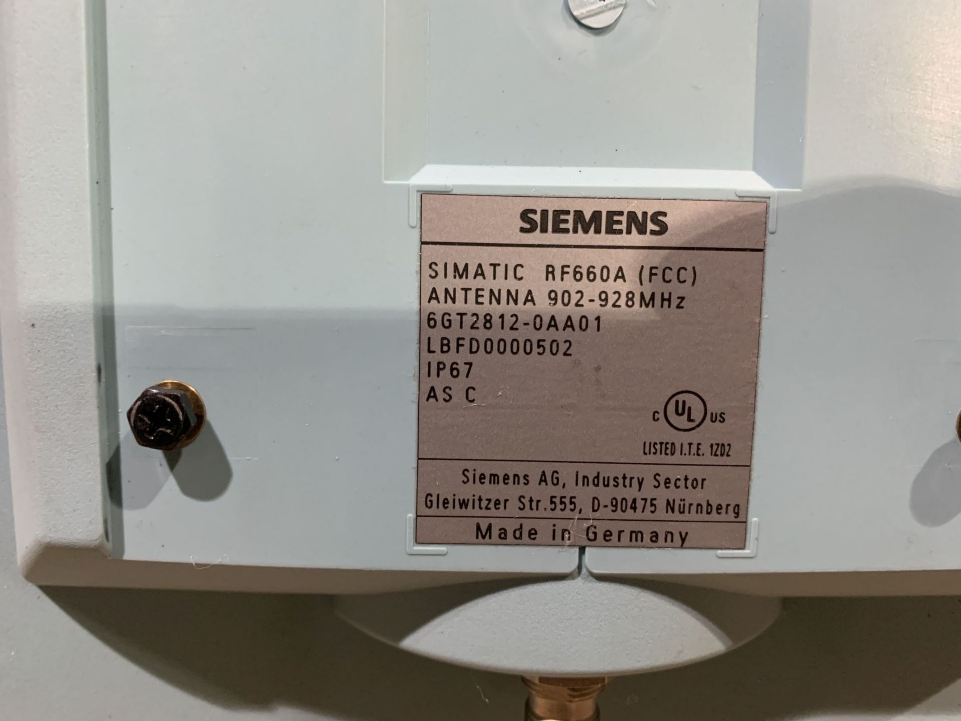 (LOT) SIEMENS RADIO FREQUENCY ANTENNAS - Image 4 of 6