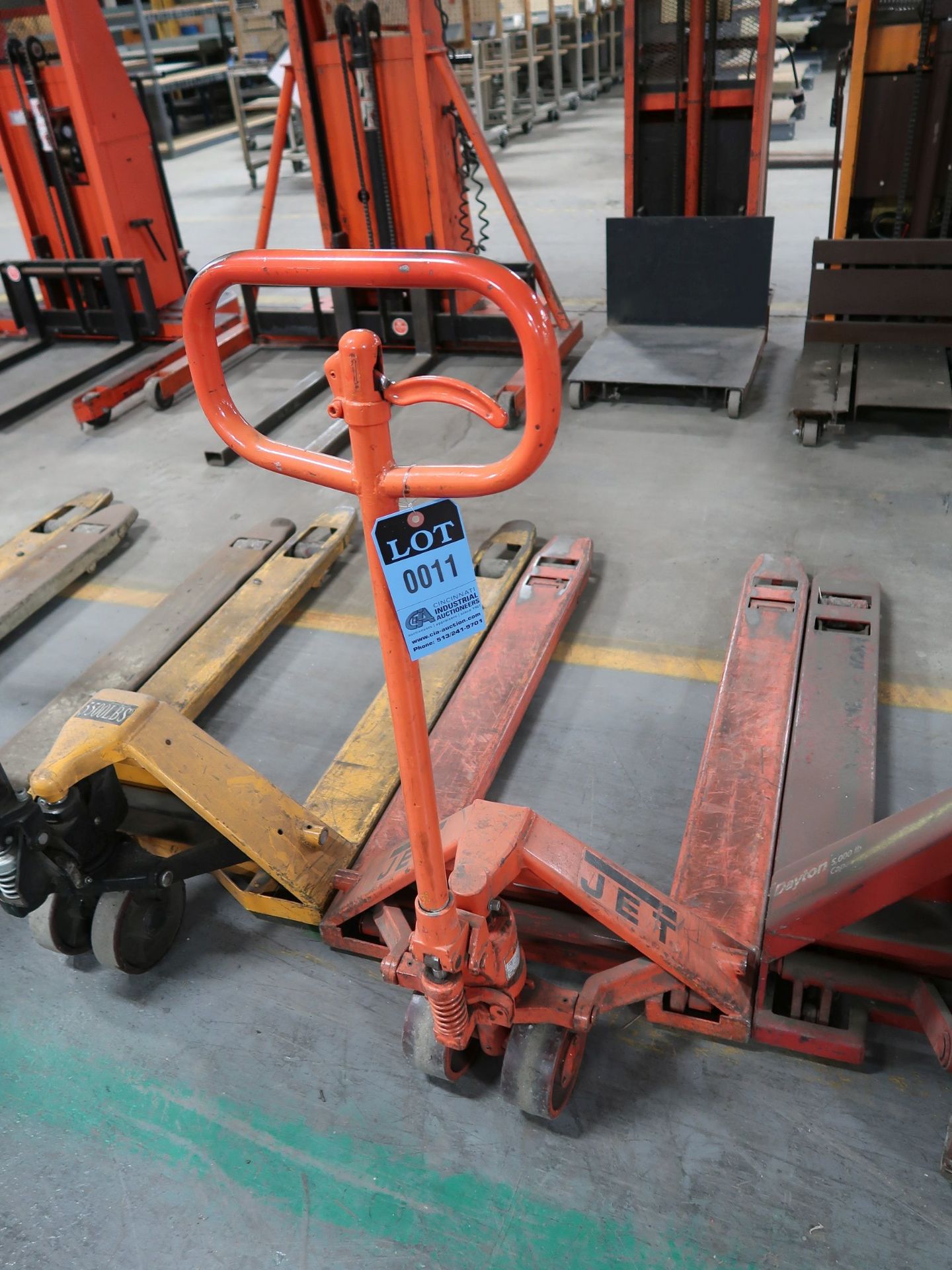 5,500 LB. PALLET JACK