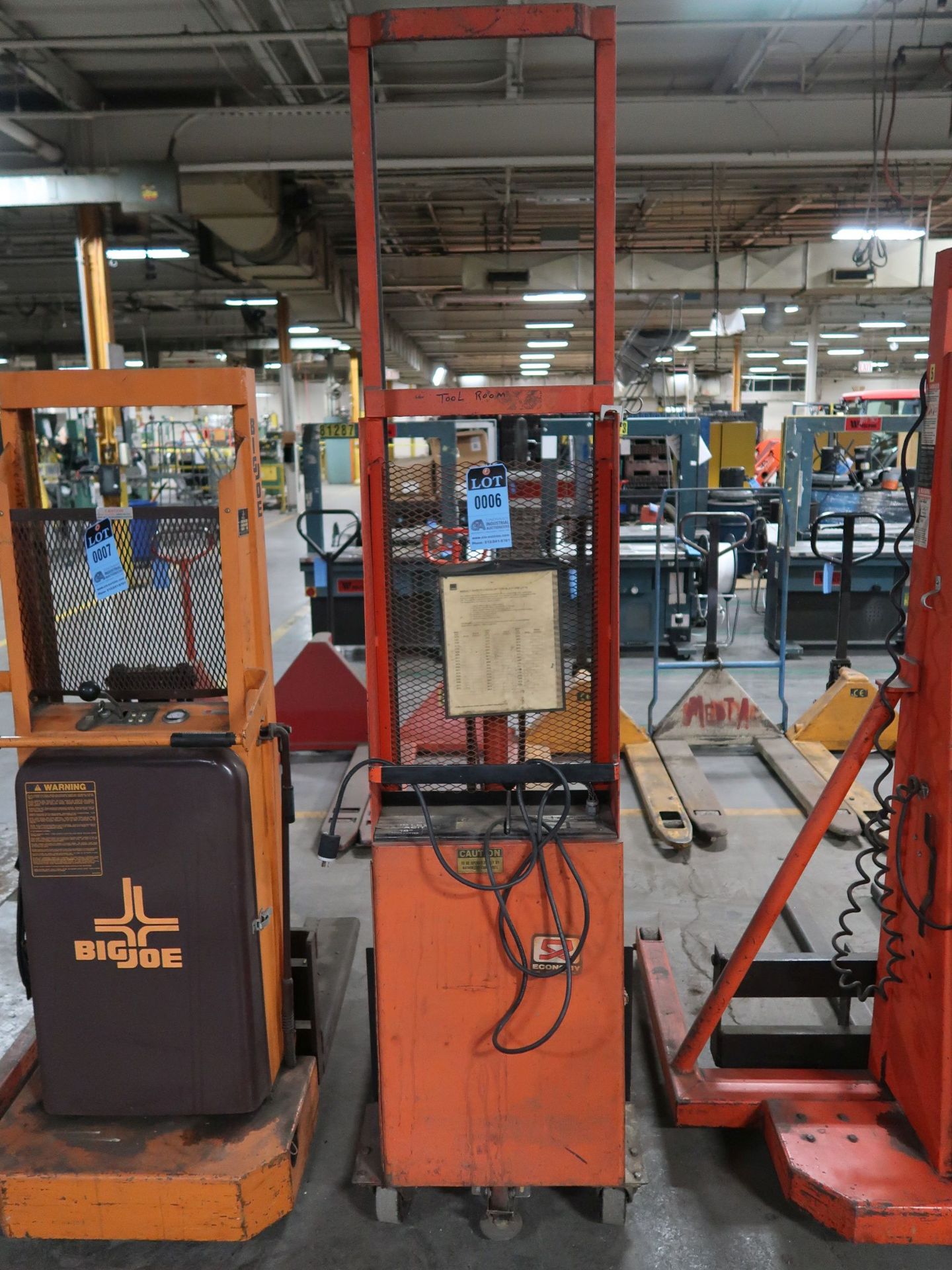 1,000 LB. ECONOMY WALK BEHIND ELECTRIC DIE LIFT