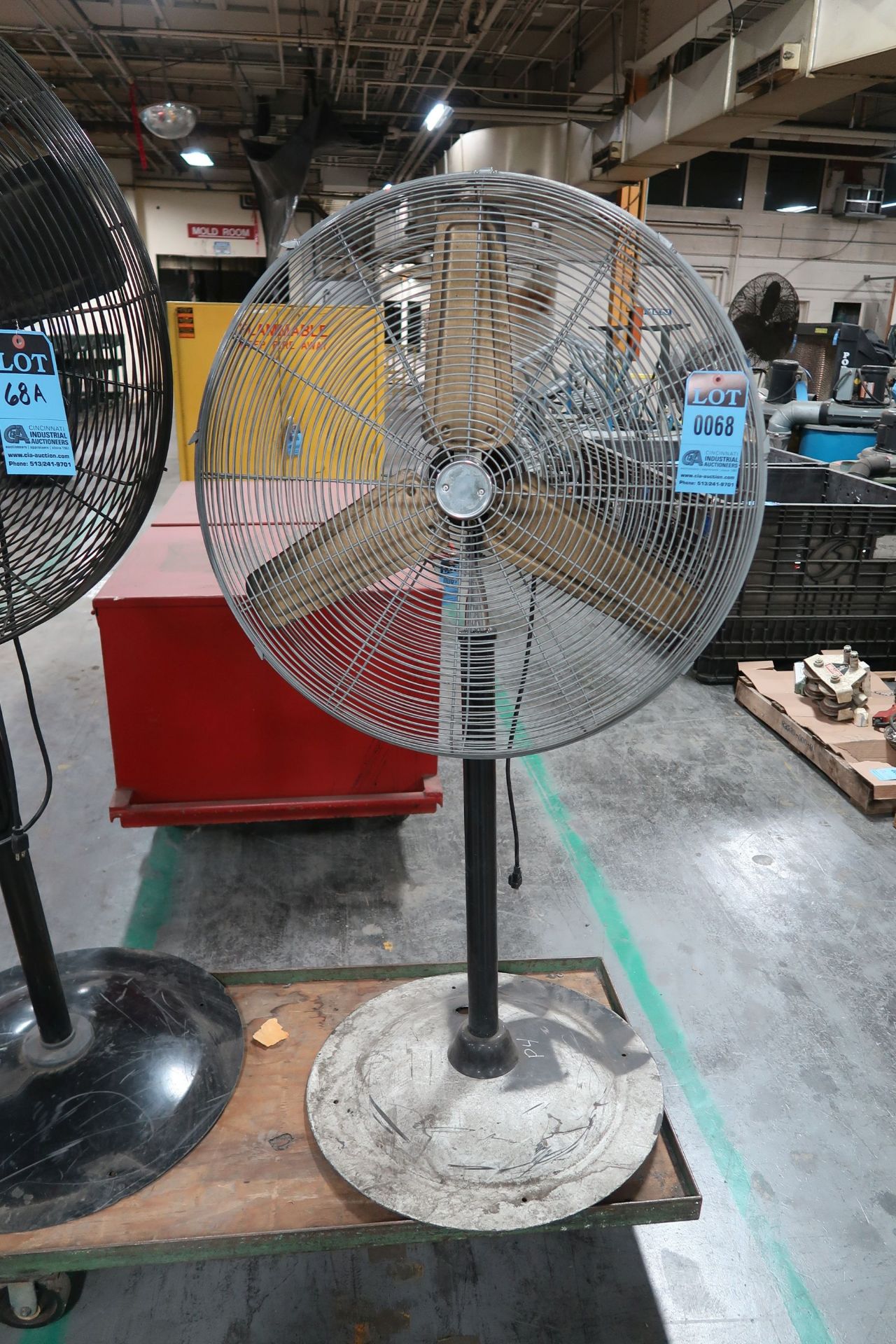 30" DIAMETER PEDASTAL AIR CIRCULATOR