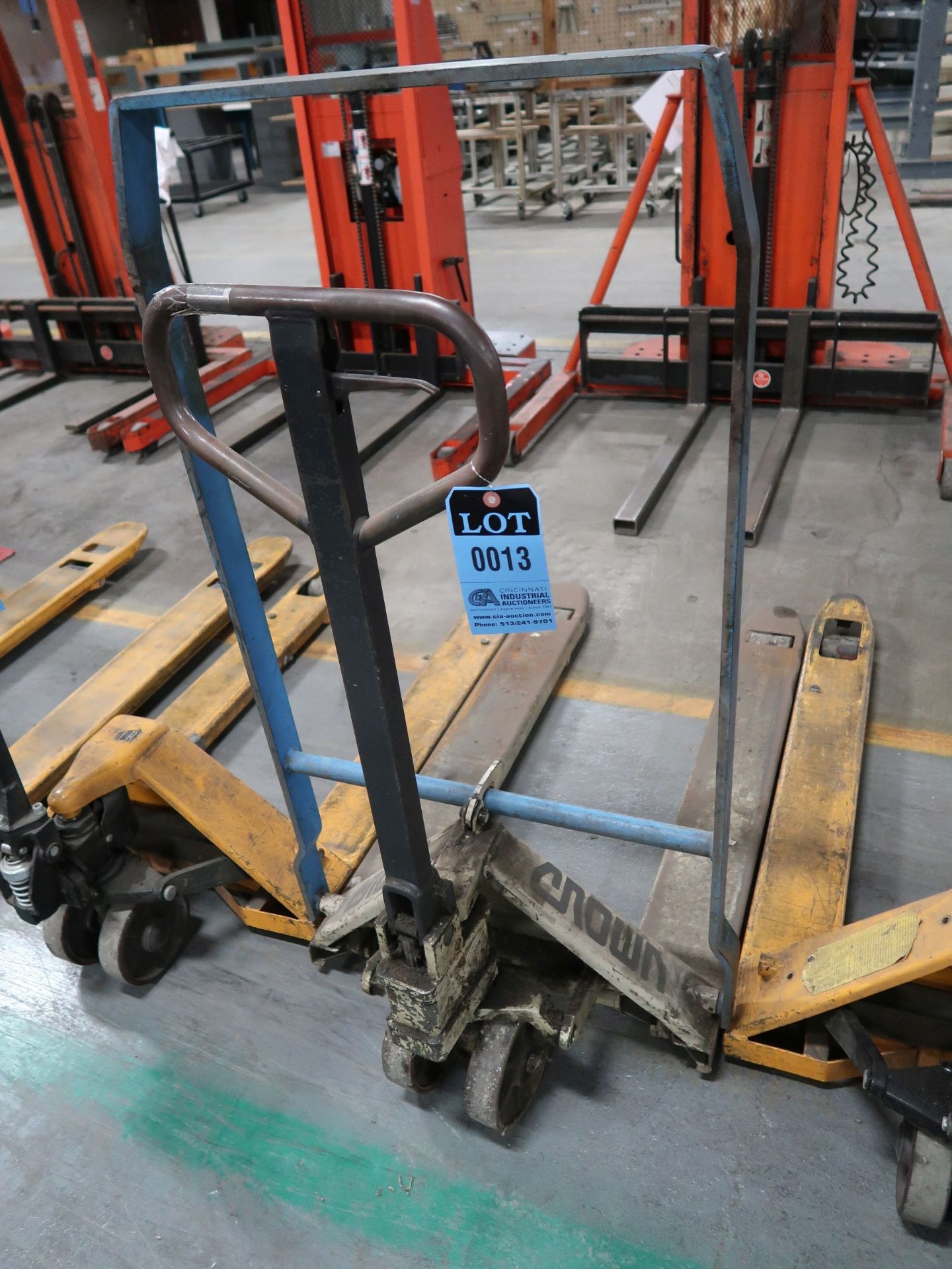 5,500 LB. PALLET JACK