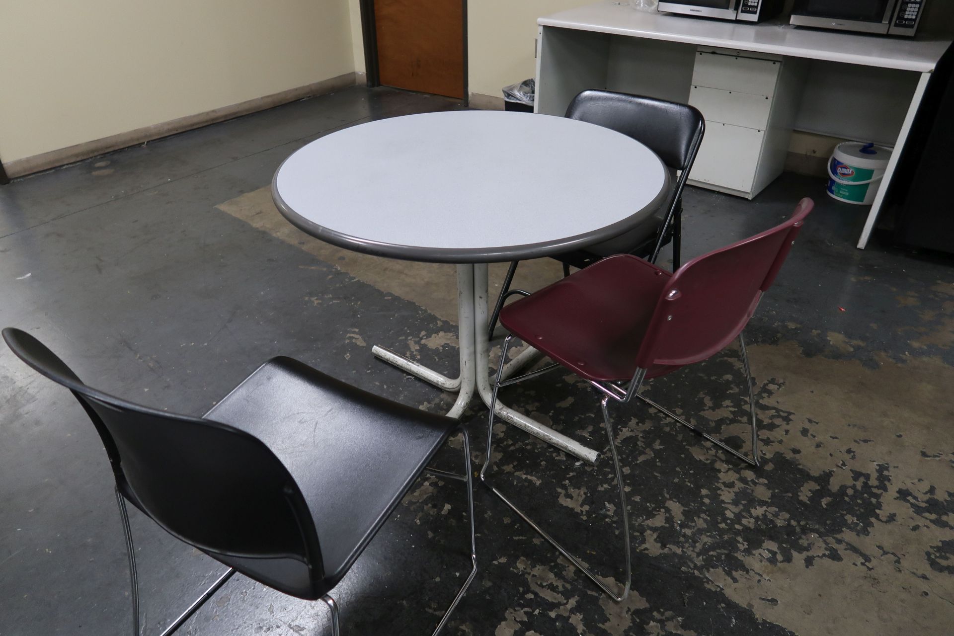 (LOT) (7) 36" DIA. BREAKROOM TABLES W/ (40) STACK CHAIRS - Image 6 of 7