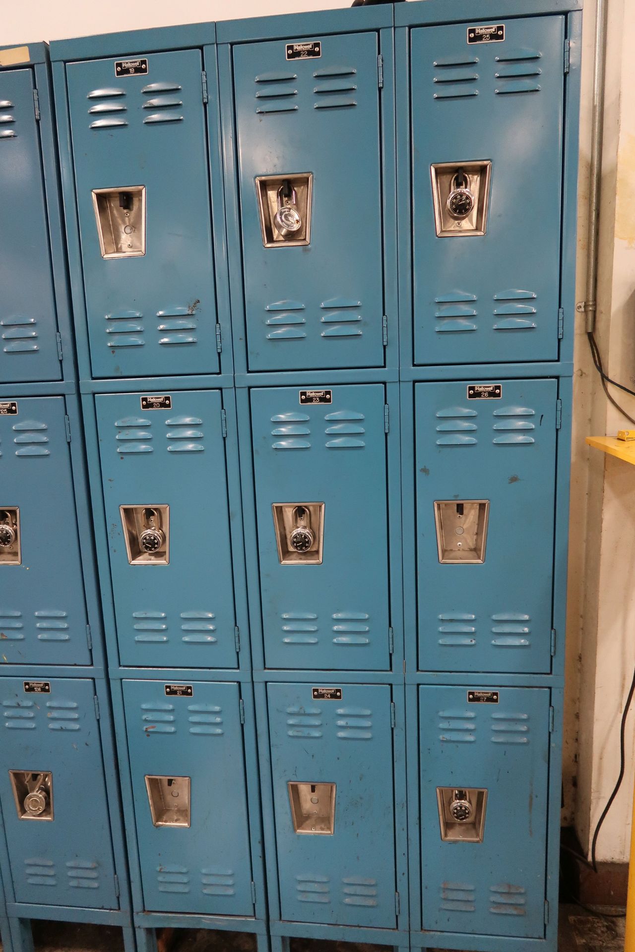 (LOT) (90) COMPARTMENT BLUE EMPLOYEE LOCKER SET-UP - Image 3 of 5