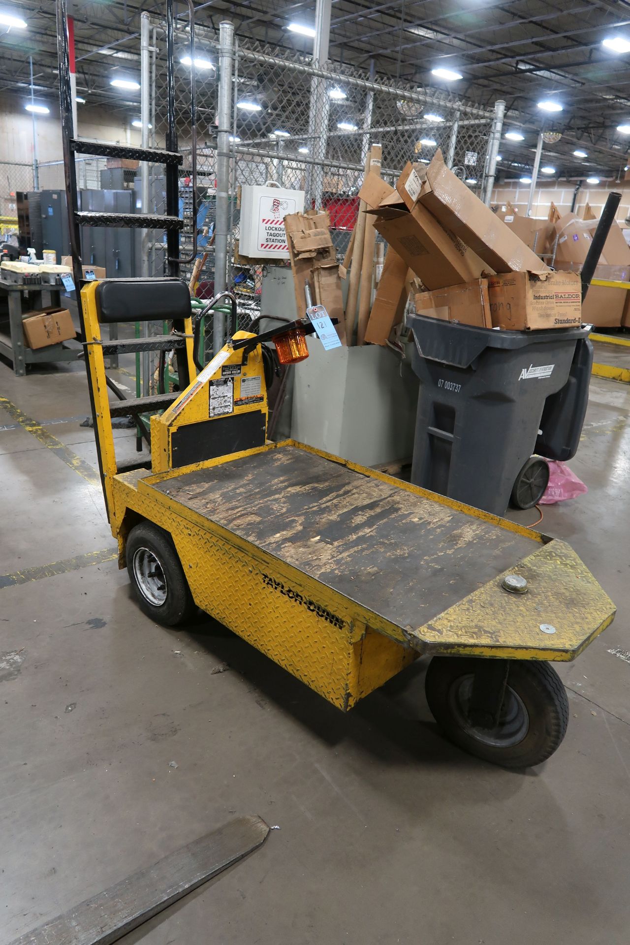 TAYLOR DUNN MODEL SCI-59 ELECTRIC MAINTENANCE CART; S/N 157380, 29" X 48" CARRY PLATFORM **DELAYED - Image 2 of 7