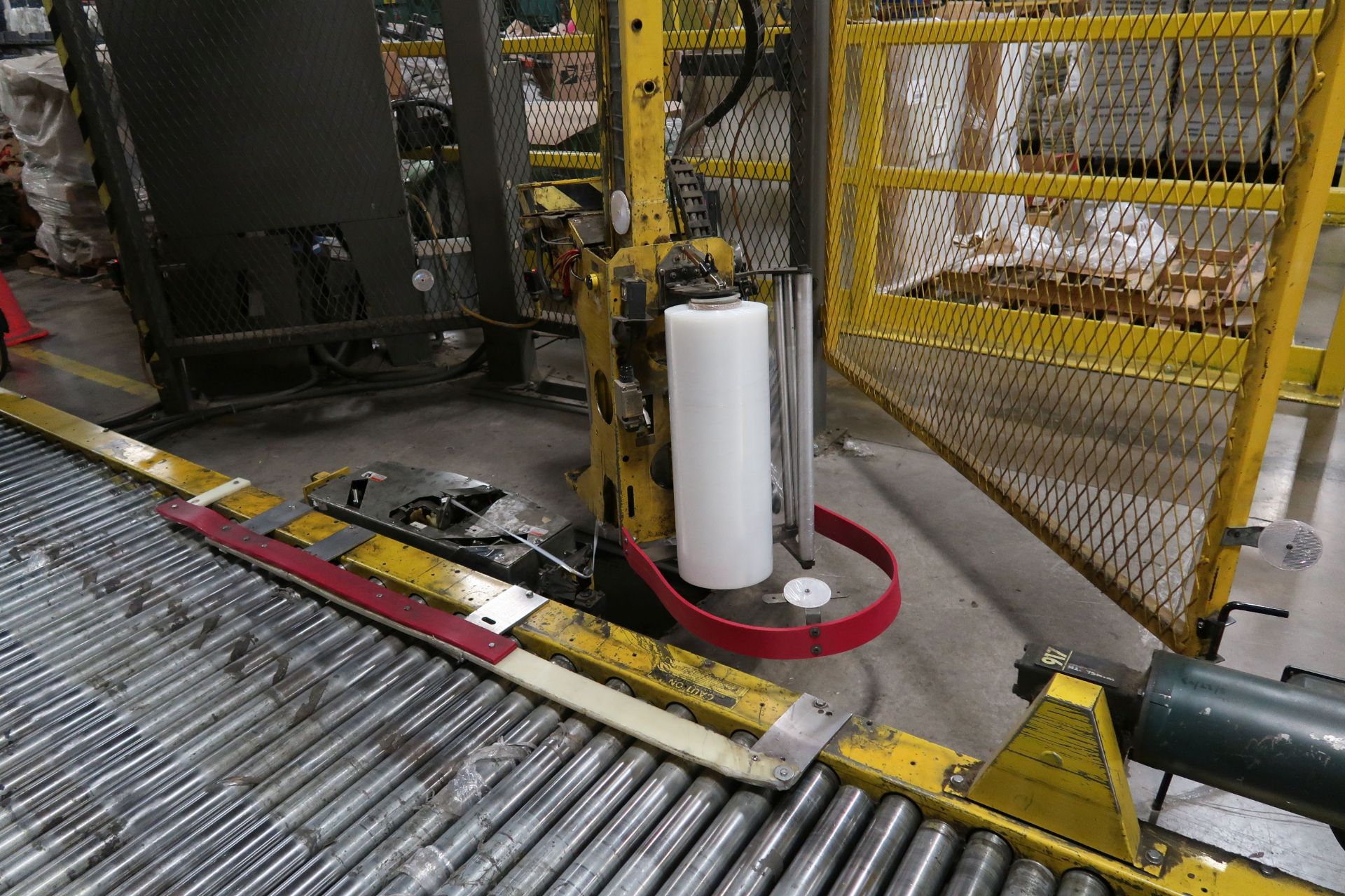 ITW MIMA MODEL KC500 SWING ARM TYPE PALLET STRETCH WRAP MACHINE; S/N 20026, 164" BETWEEN COLUMNS, - Image 3 of 13