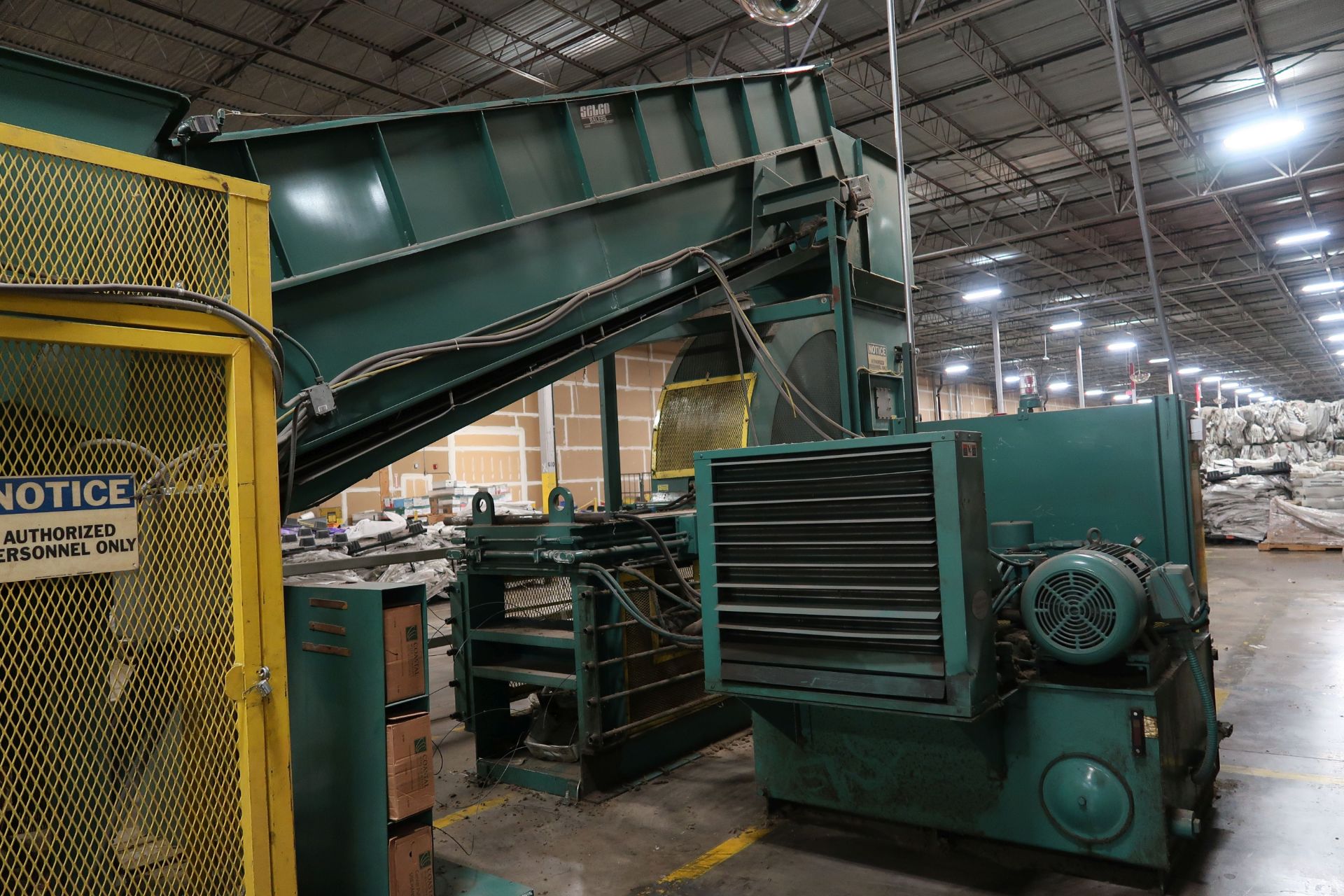 50-HP HARRIS SELCO MODEL HLO-128A50T HORIZONTAL OPEN-END BALER W/ AUTO-TIE; S/N 039870180, 30" WIDE - Image 4 of 34