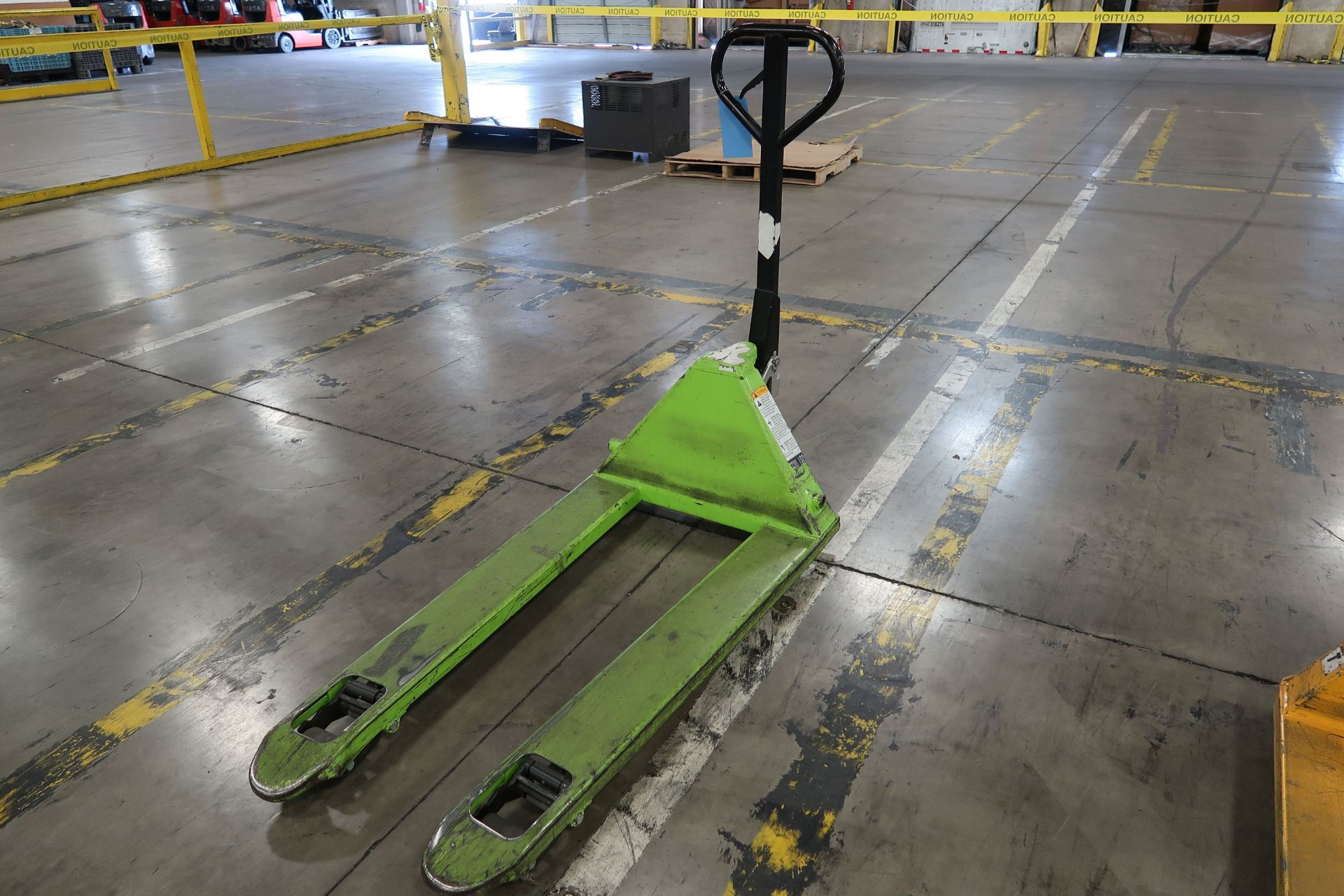 5,000 LB. HYDRAULIC PALLET TRUCK