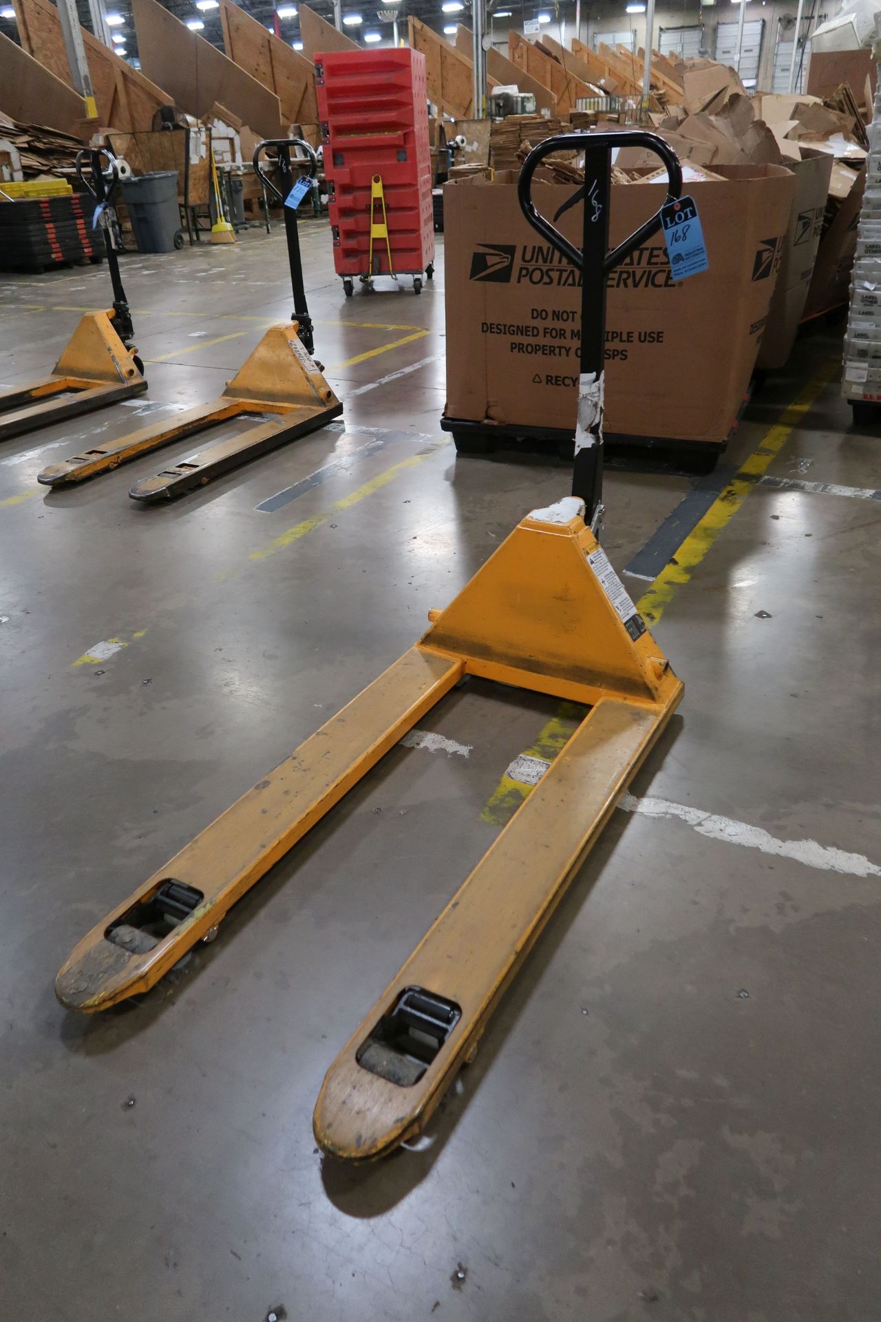 5,000 LB. HYDRAULIC PALLET TRUCK