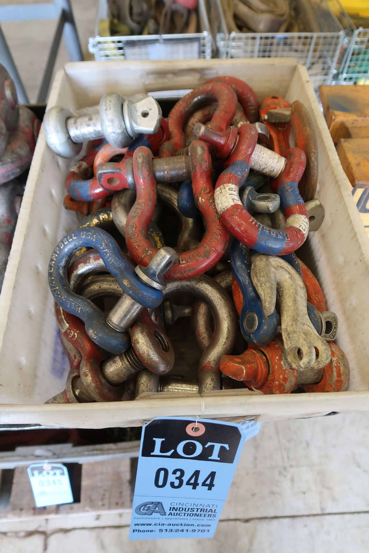 (LOT) MISCELLANEOUS SCREW PIN SHACKLES