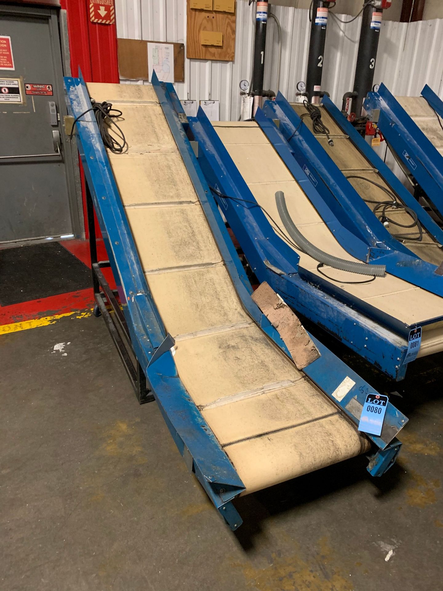 20" WIDE X 10' LONG LAROS HORIZONTAL TO INCLINED CLEATED BELT CONVEYOR; S/N E5251148-025115