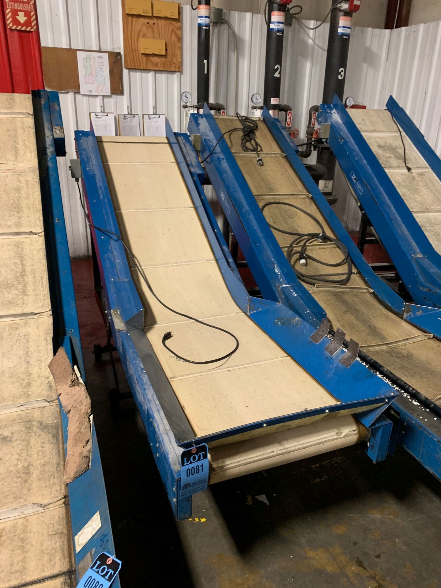 20" WIDE X 10' LONG LAROS HORIZONTAL TO INCLINED CLEATED BELT CONVEYOR; S/N E5252262-136844