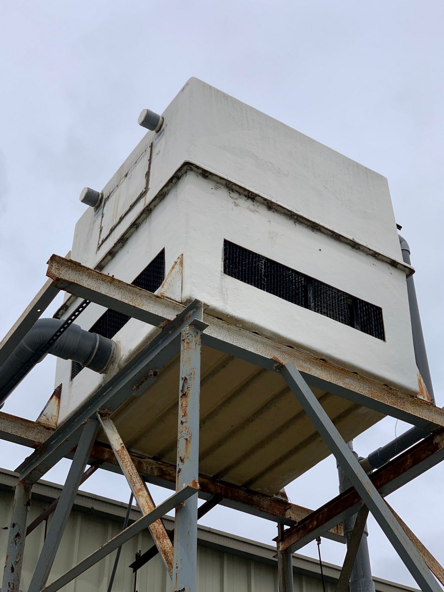 OUTDOOR STAND MOUNTED FIBERGLASS COOLING TOWER CELL - Image 4 of 4