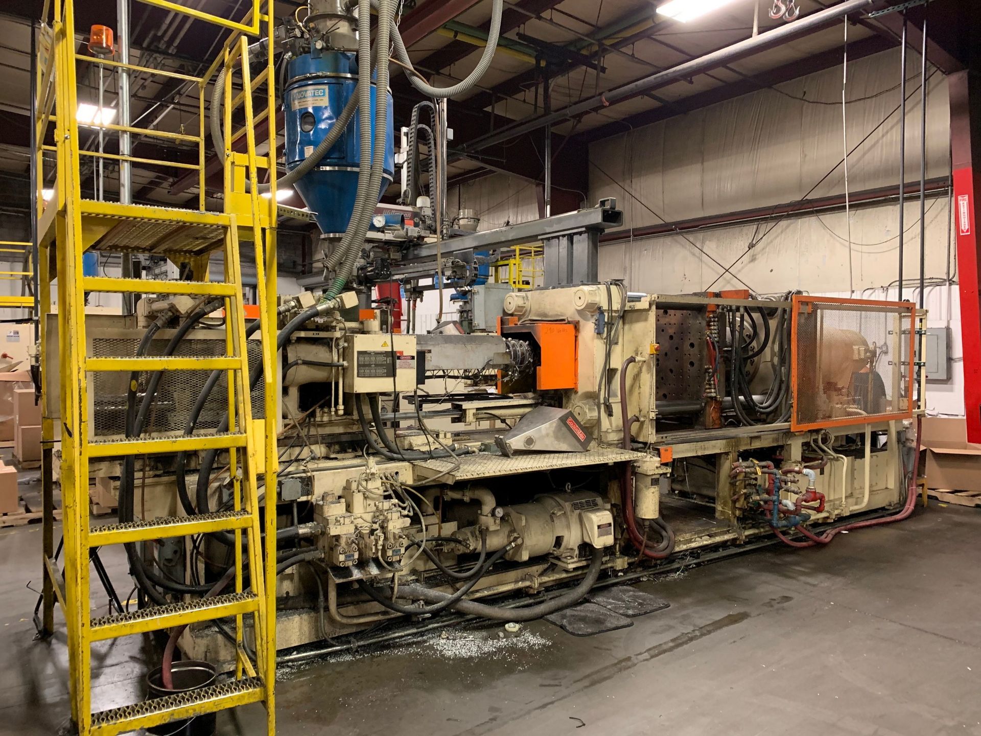 390 TON X 48 OZ. TOSHIBA MODEL IGS390-27-A HYDRAULIC CLAMP PLASTIC INJECTION MOLDING MACHINE; S/N - Image 11 of 13