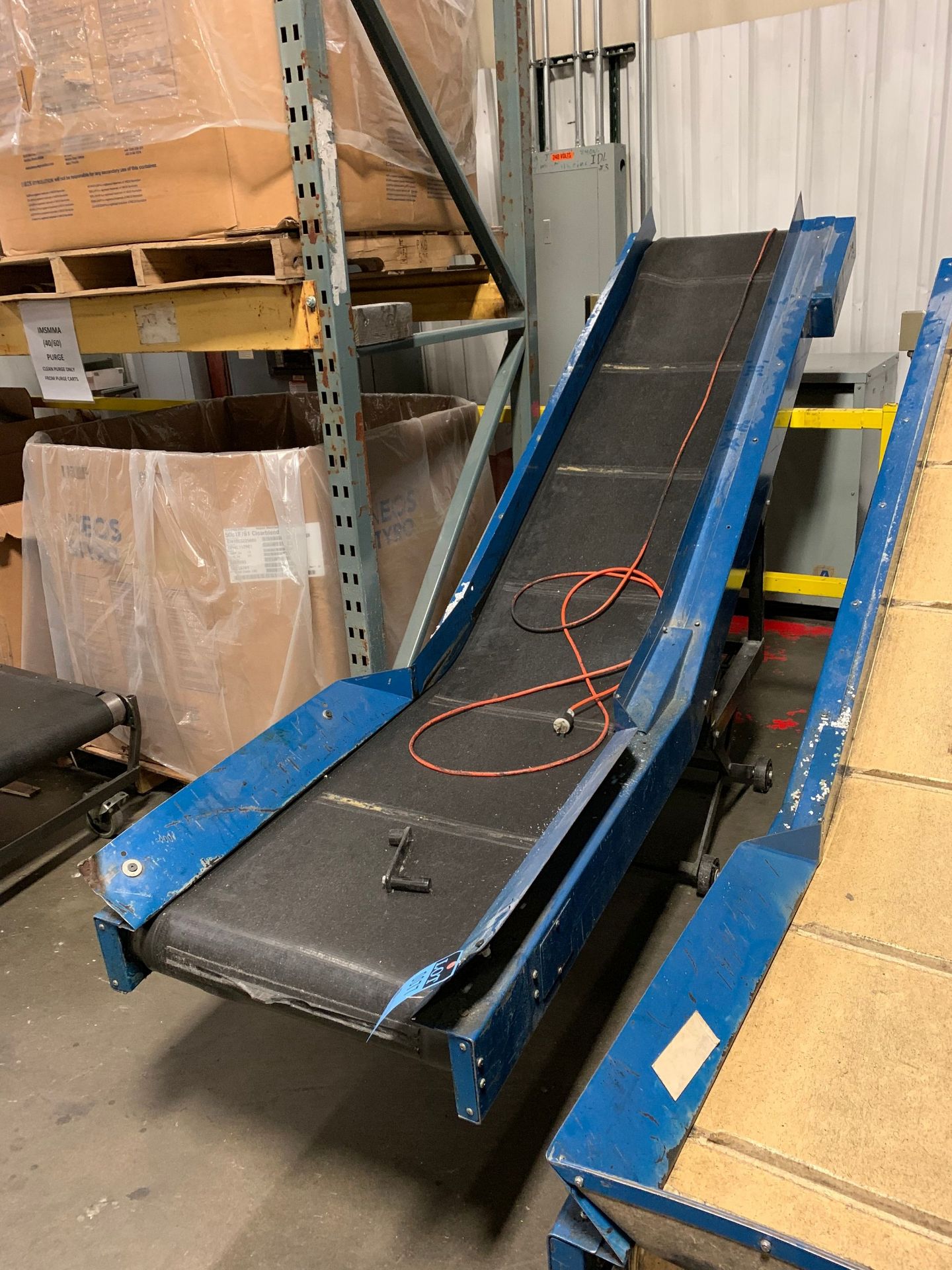 20" WIDE X 10' LONG LAROS HORIZONTAL TO INCLINED CLEATED BELT CONVEYOR; S/N E5251207-025209 - Image 2 of 4