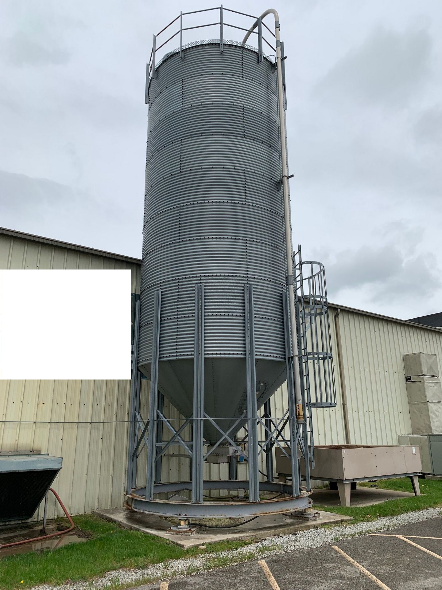 12' DIA. X 30' HIGH APPROX. CORRUGATED STEEL MATERIAL STORAGE SILO MOUNTED ON WEIGHT SCALE - Image 2 of 5