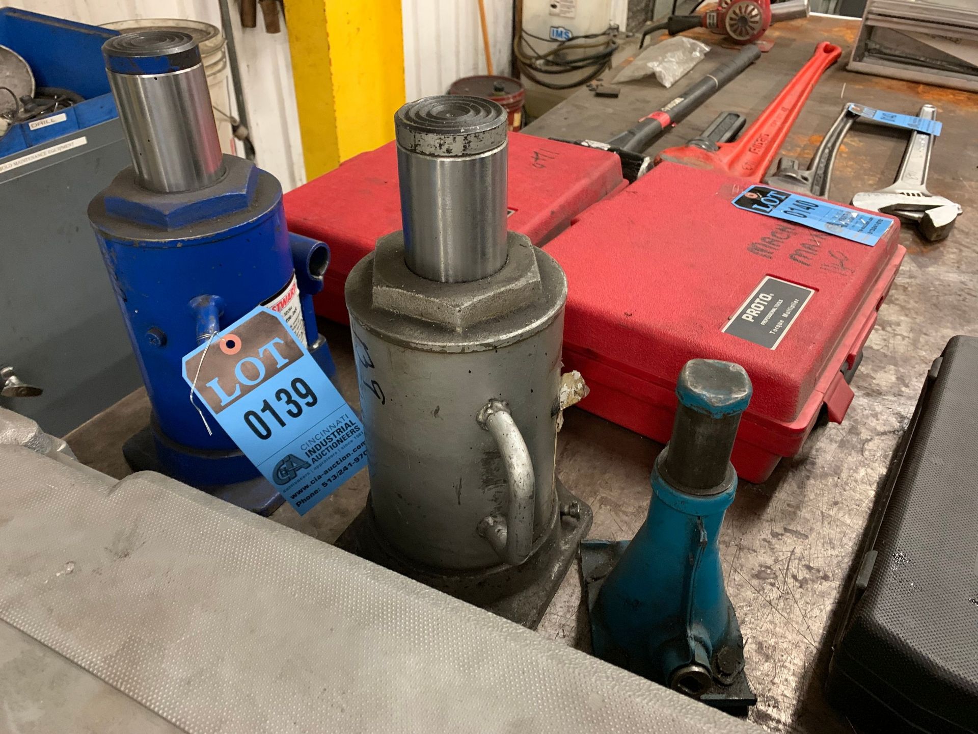 (LOT) (3) BOTTLE JACKS TO 30 TON