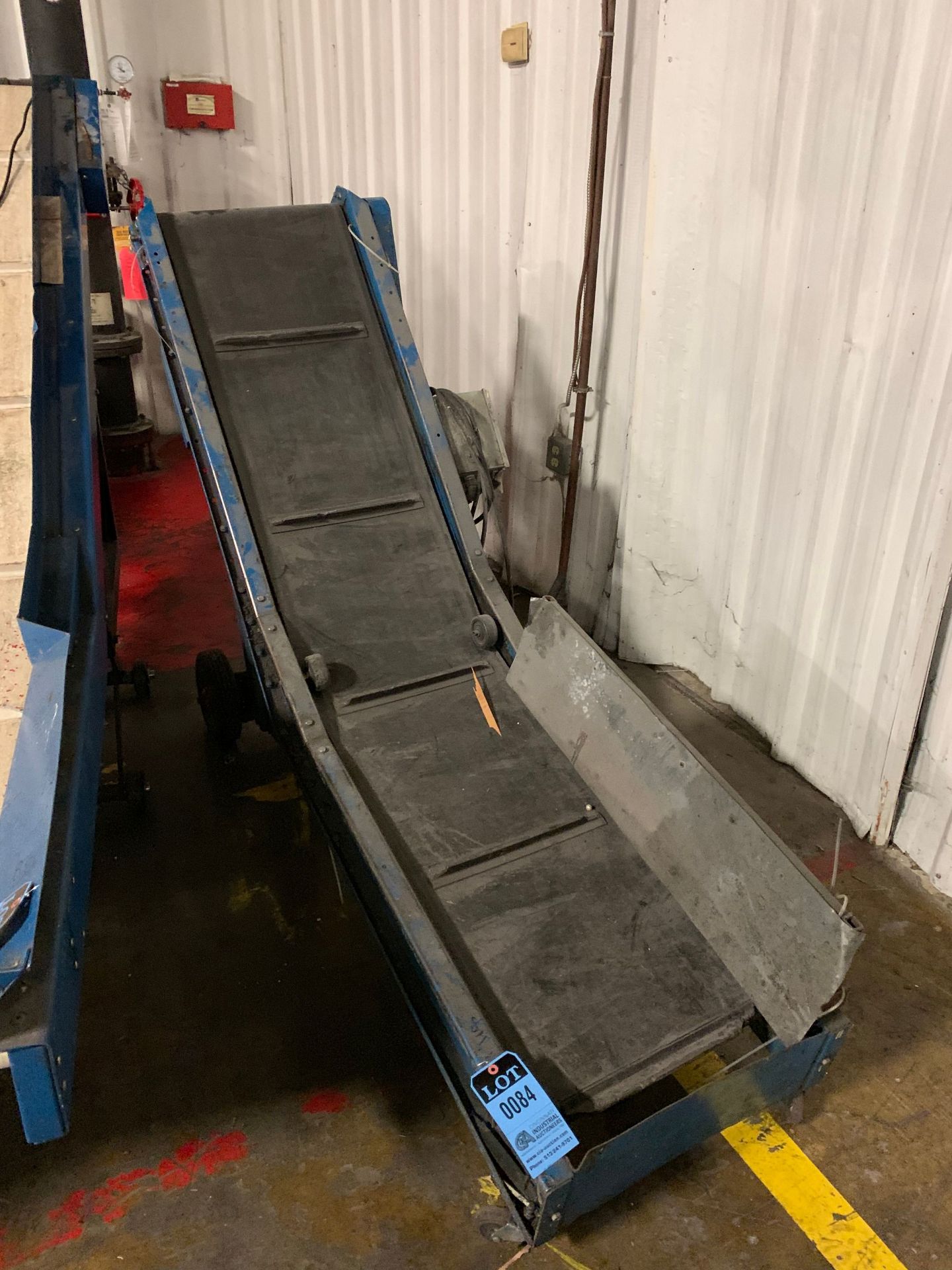 18" WIDE X 7' LONG HORIZONTAL TO INCLINE CLEATED BELT CONVEYOR (POWERED)