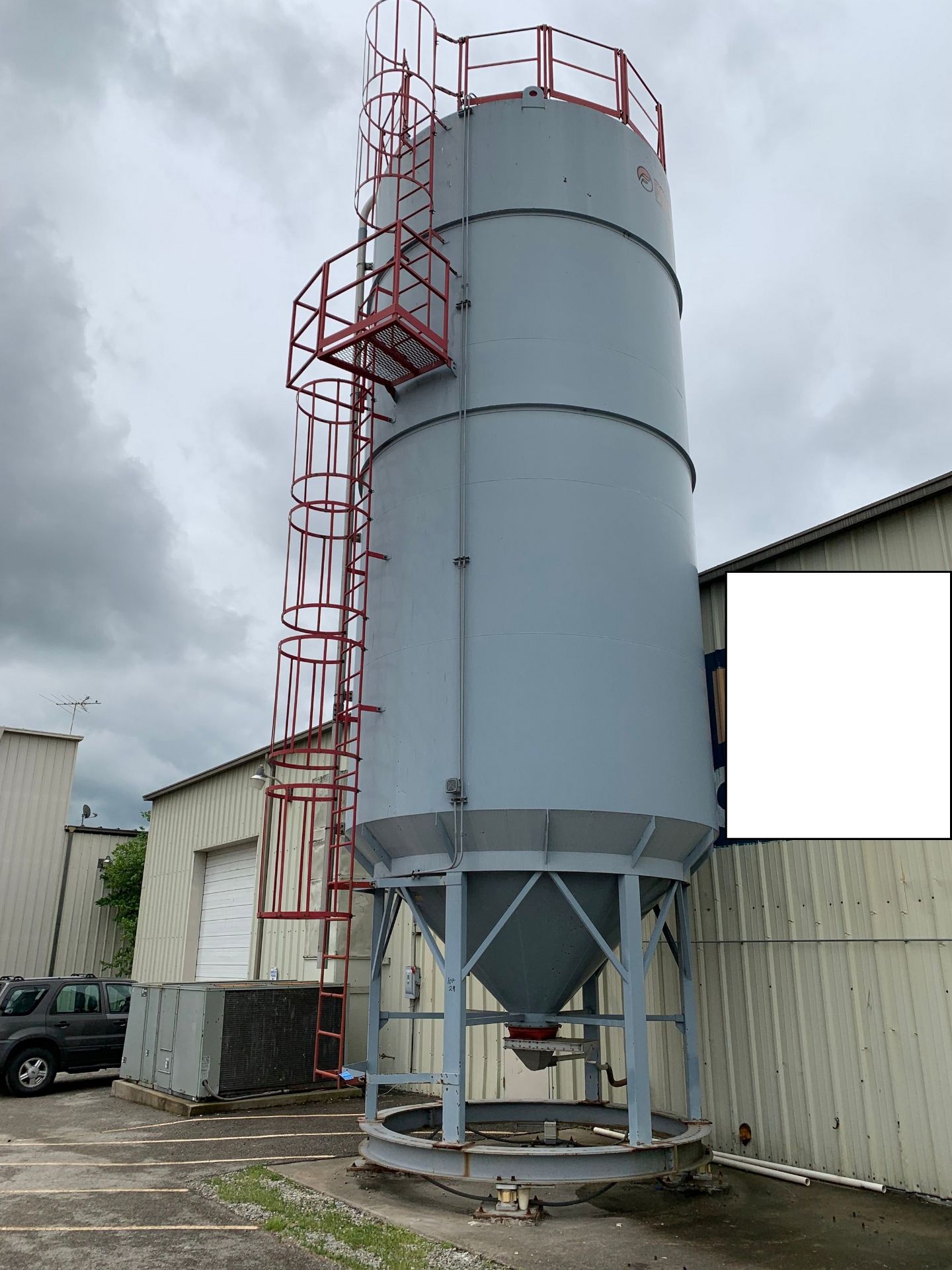 12' DIA. X 30' HIGH APPROX. WELDED STEEL MATERIAL STORAGE SILO MOUNTED ON WEIGHT SCALE BASE - Image 2 of 5